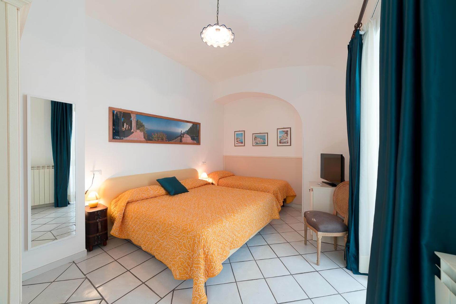 Deluxe Room (2 Adults + 1 Child) photo 1