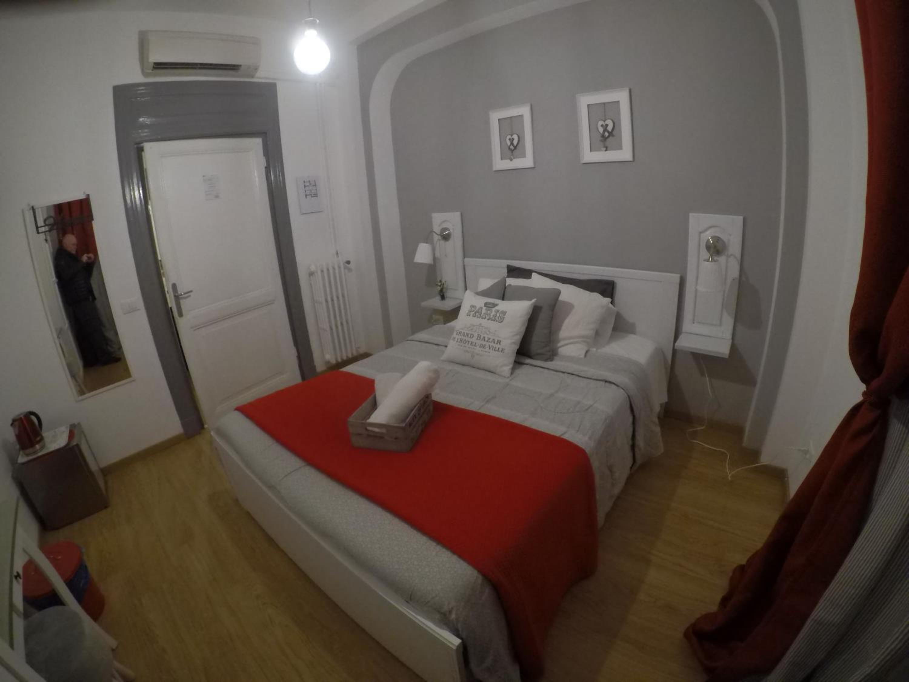 Double Room with Shared Bathroom photo 3