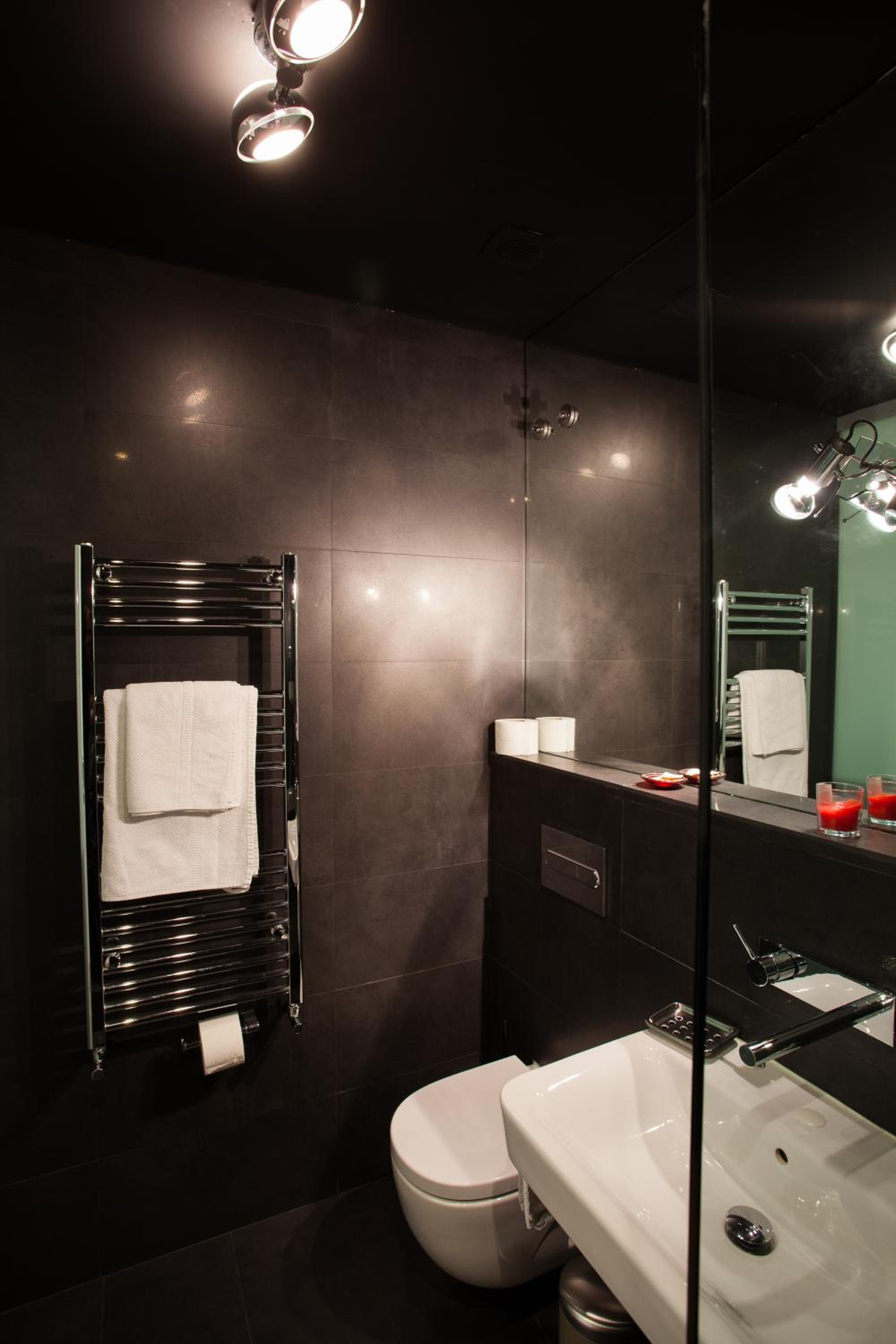 Studio 2 - Photo 12