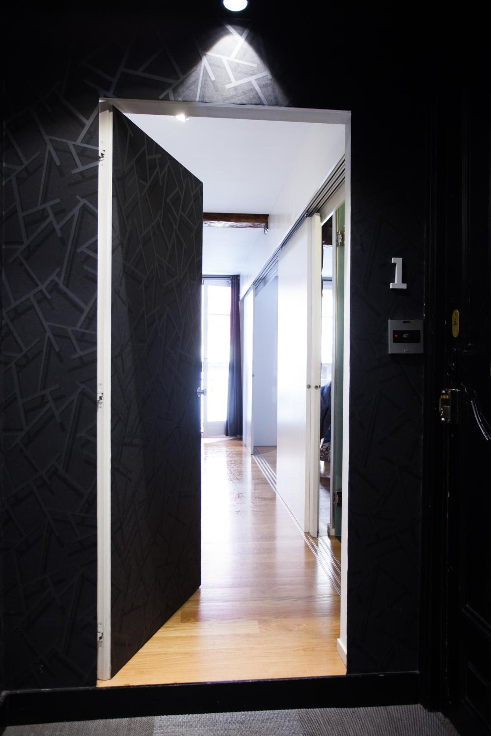Studio with Balcony - Photo 25