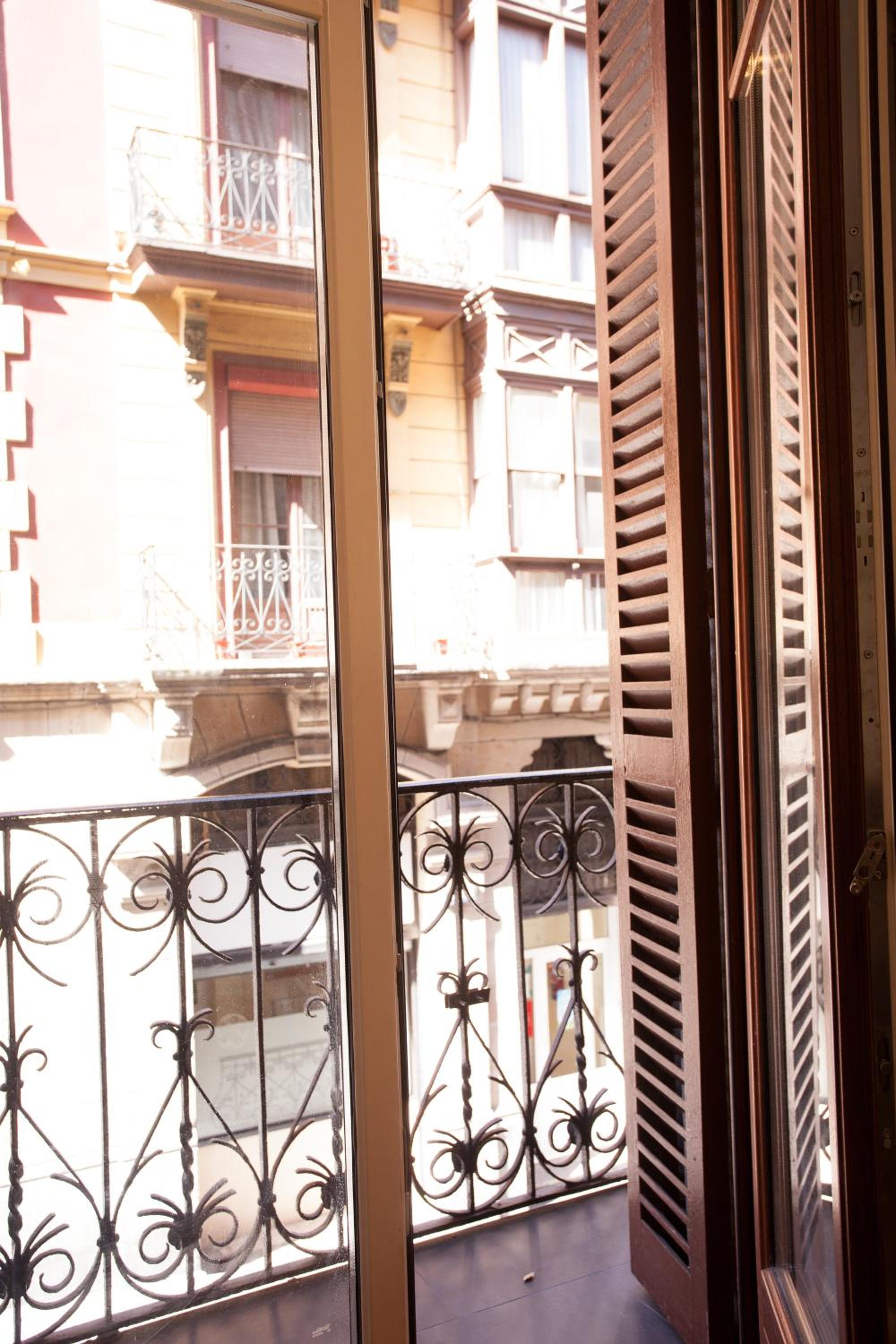 Studio with Balcony - Photo 3