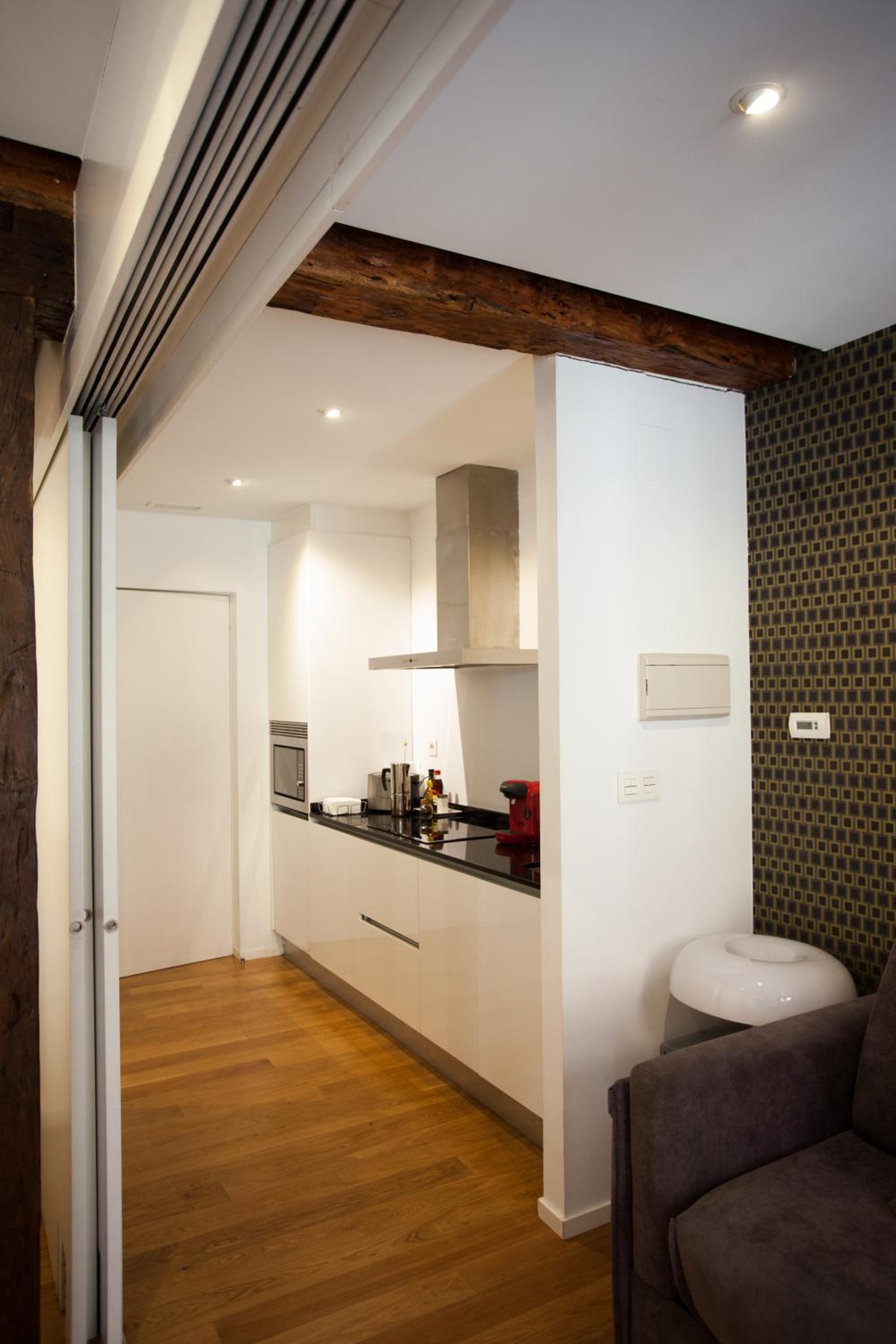 Studio with Balcony - Photo 18