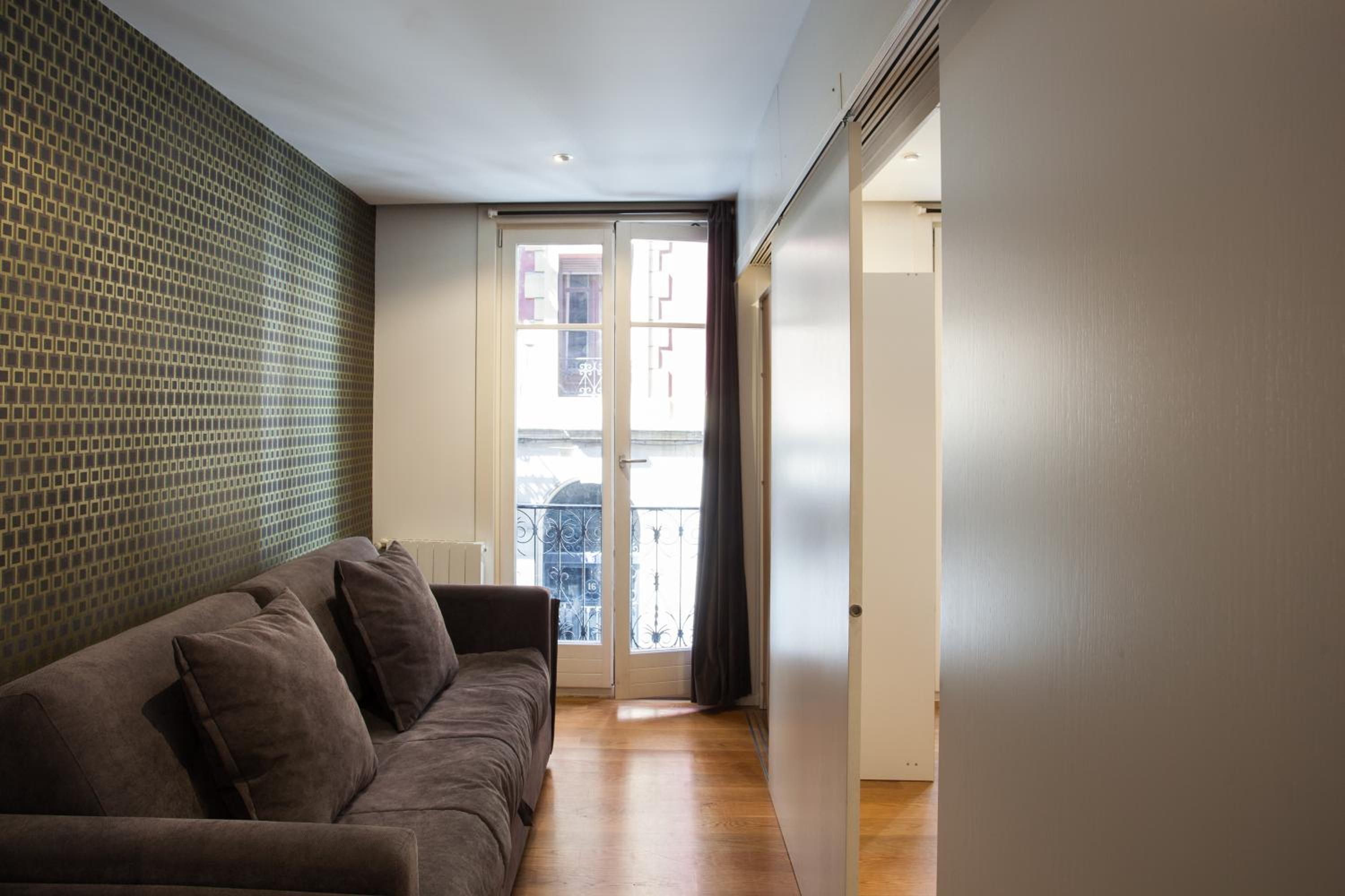 Studio with Balcony - Photo 12