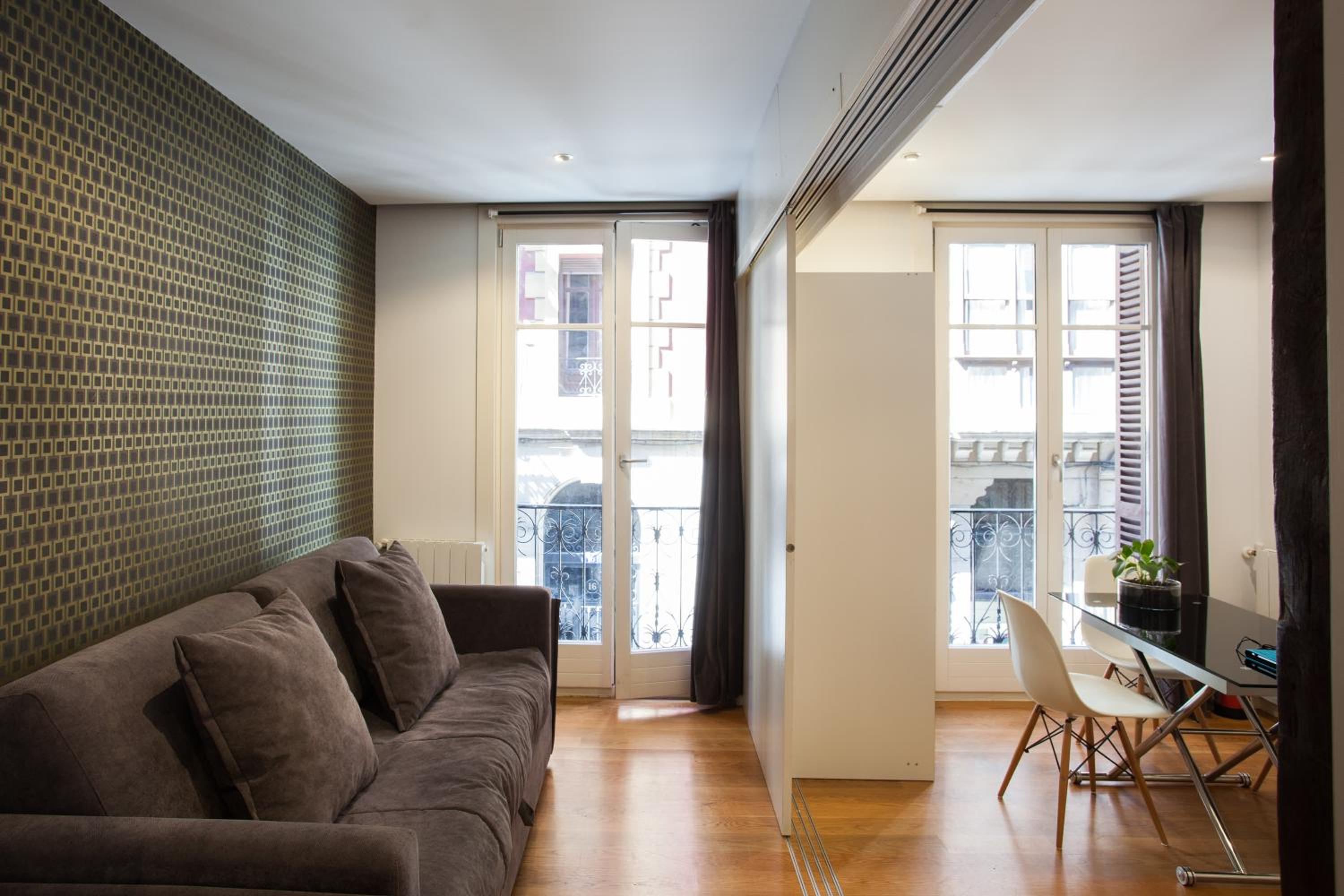 Studio with Balcony - Photo 10