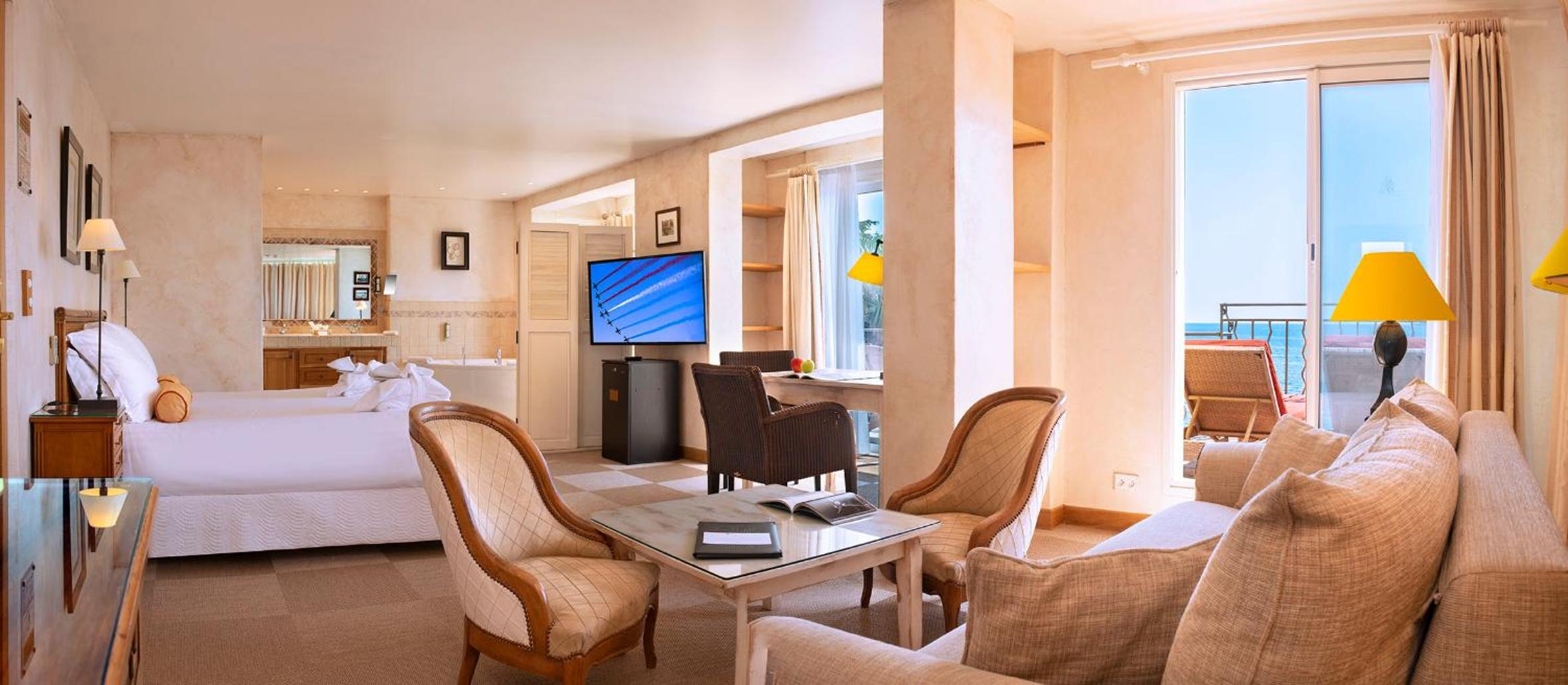 King Suite with View - Photo 5