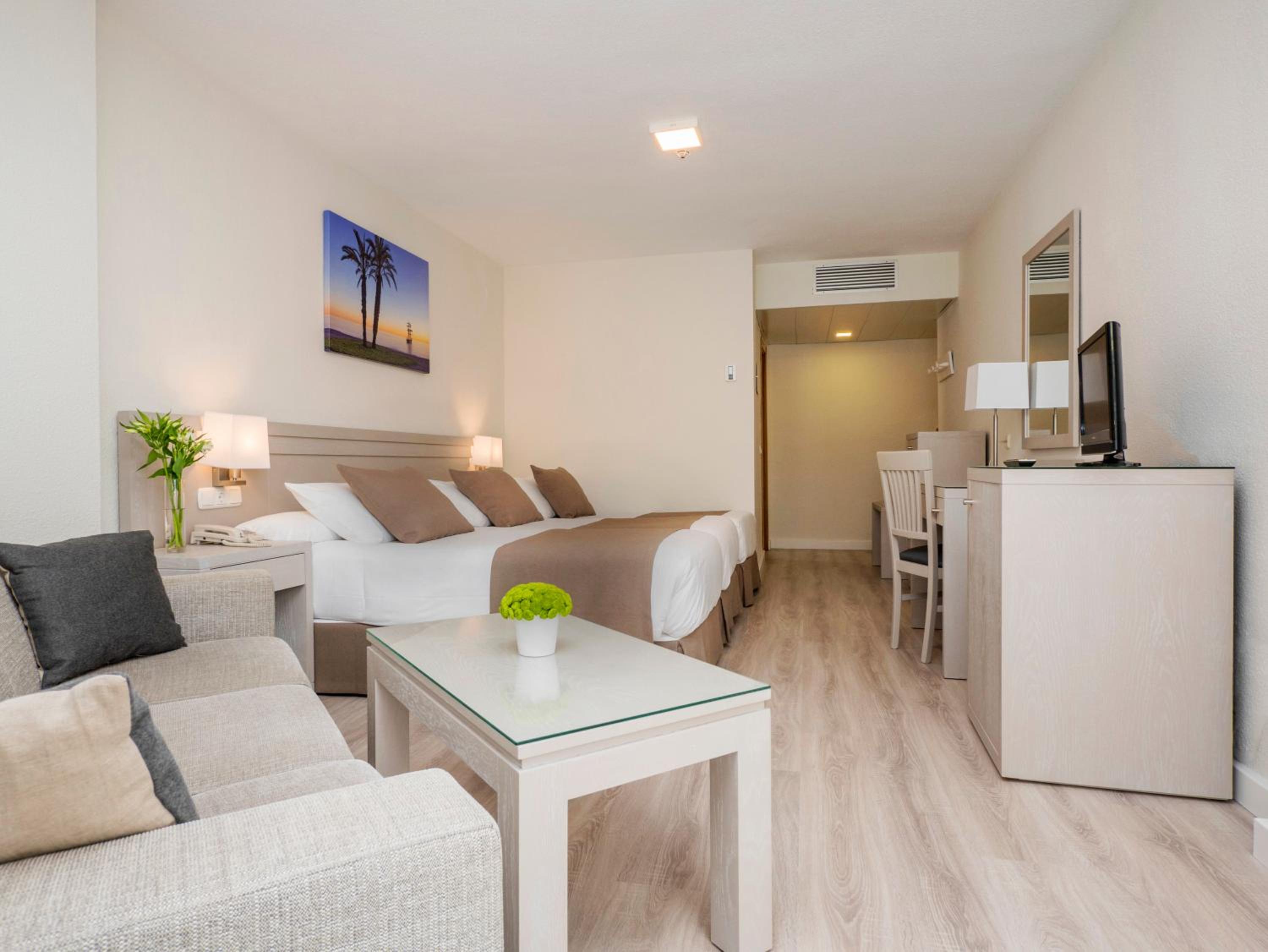 Triple Room (2 Adults + 1 Child) - Photo 4