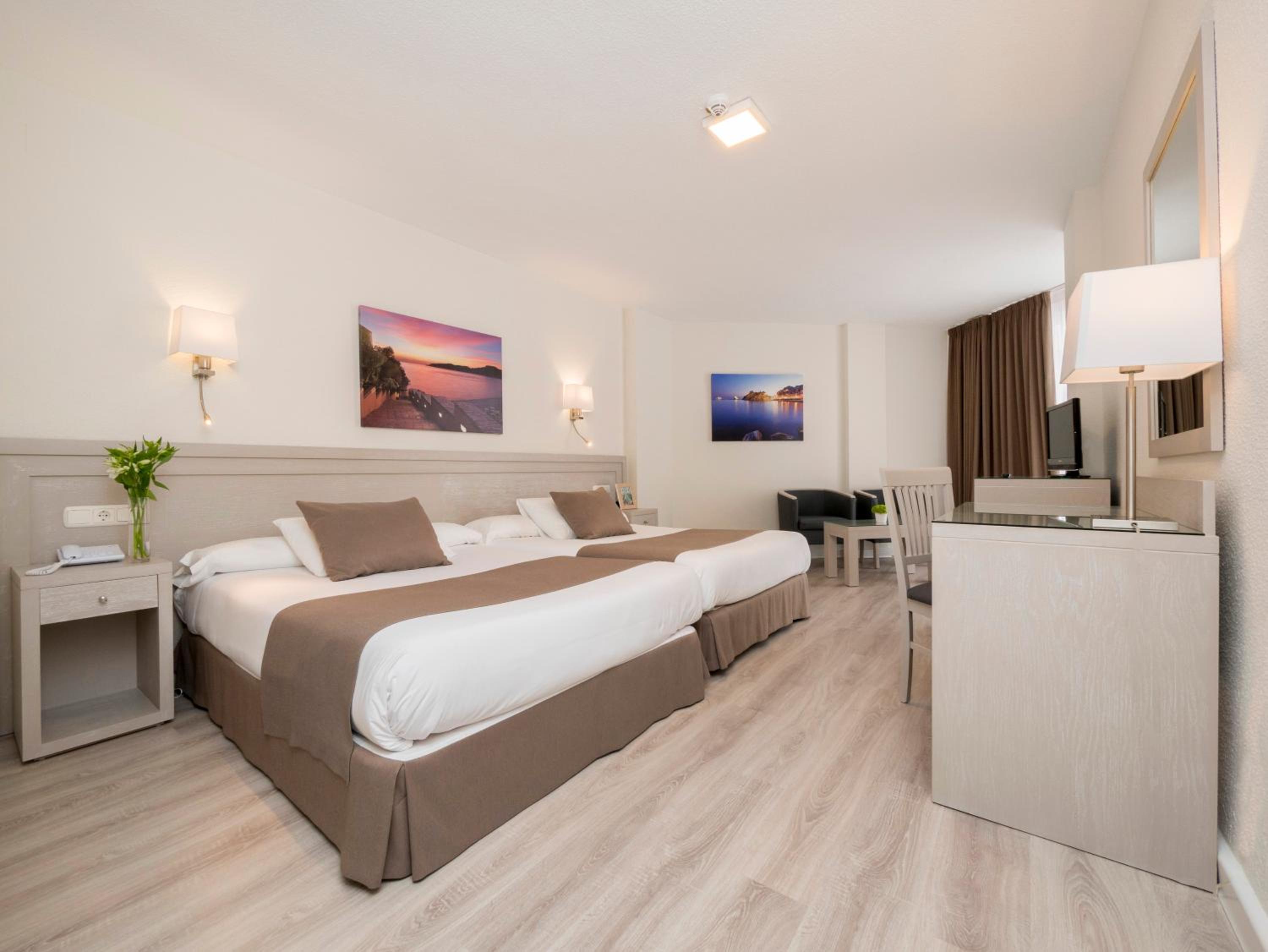 Triple Room (2 Adults + 1 Child) - Photo 2