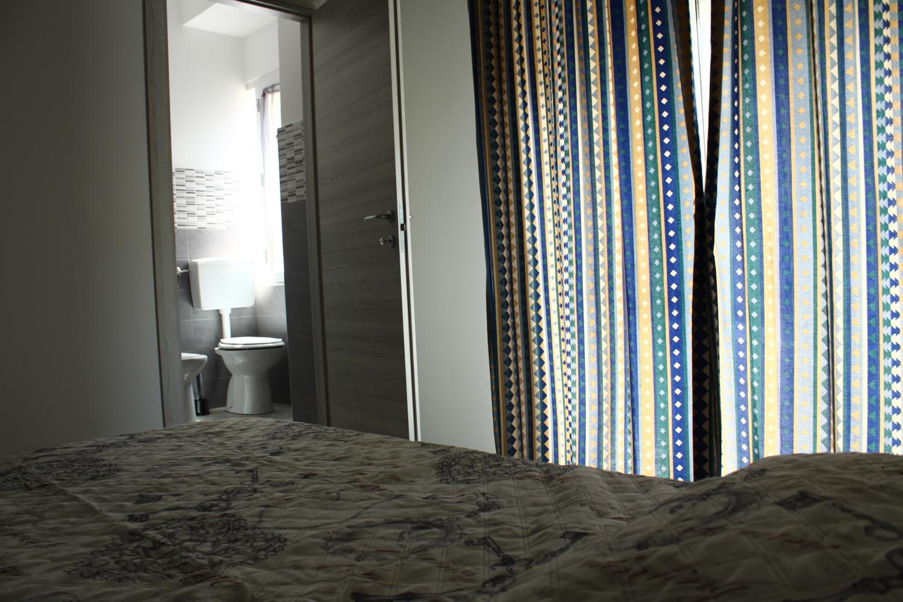 Double Room - Photo 2