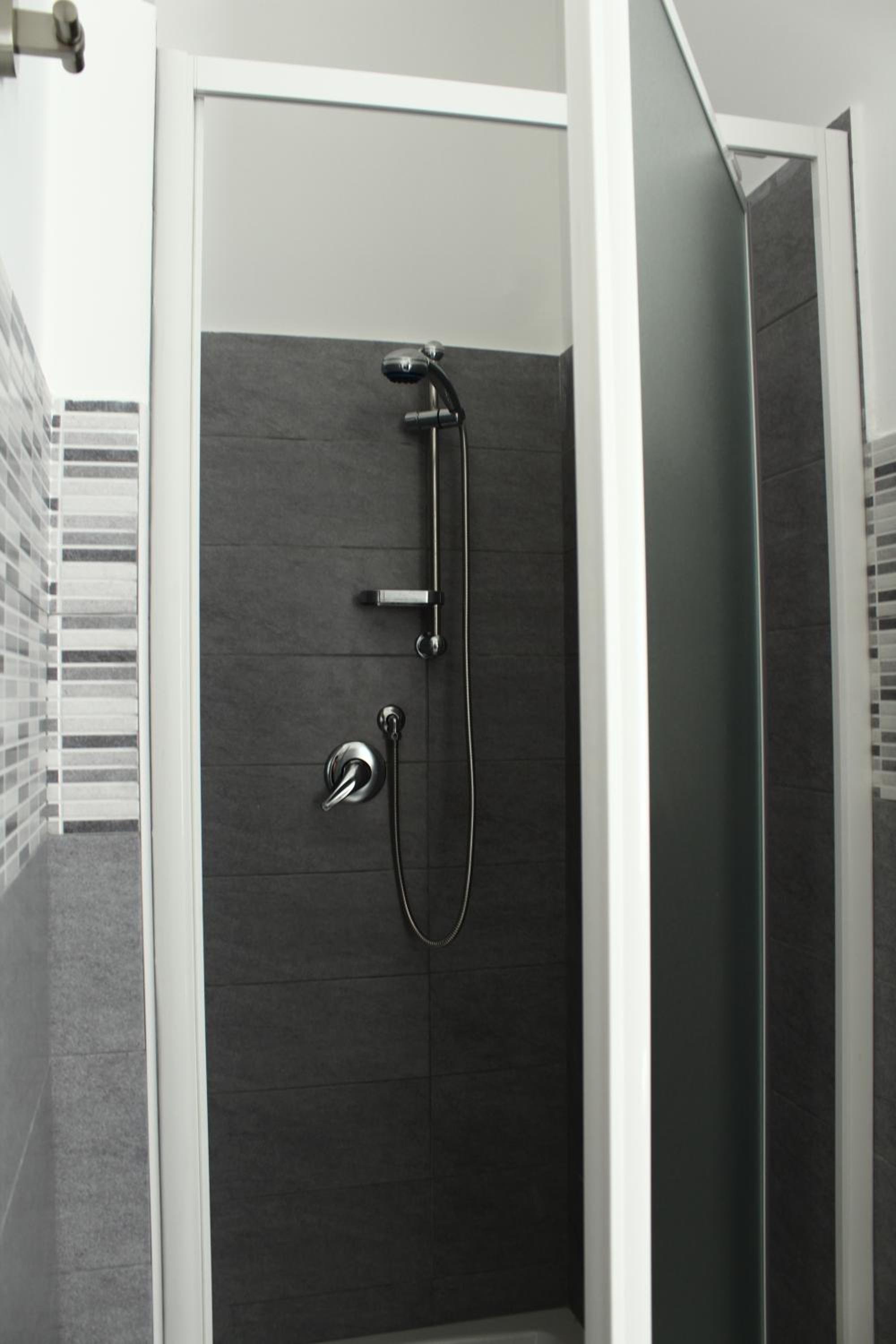 Double Room - Photo 8