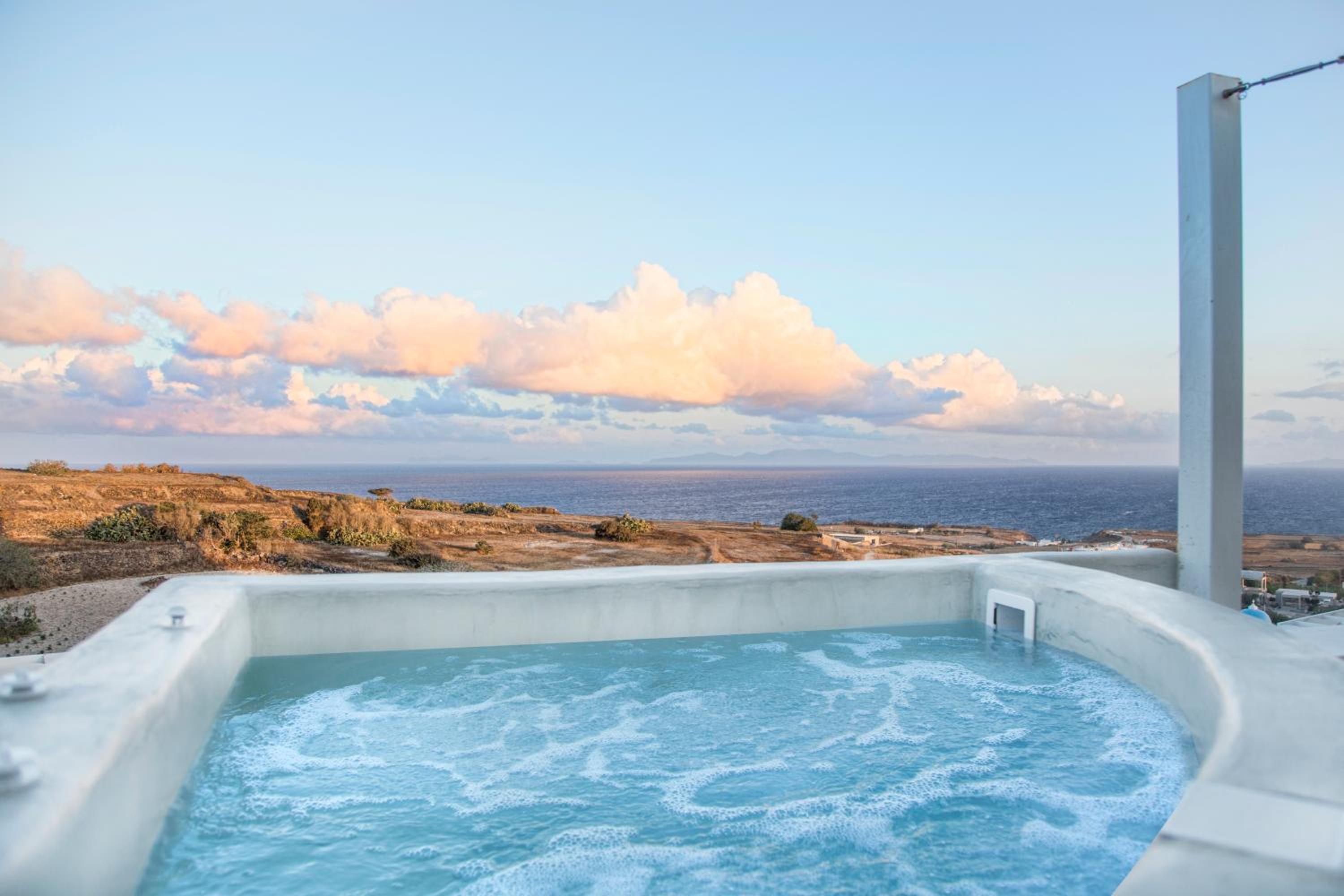 Superior Hot Tub Suite photo 2