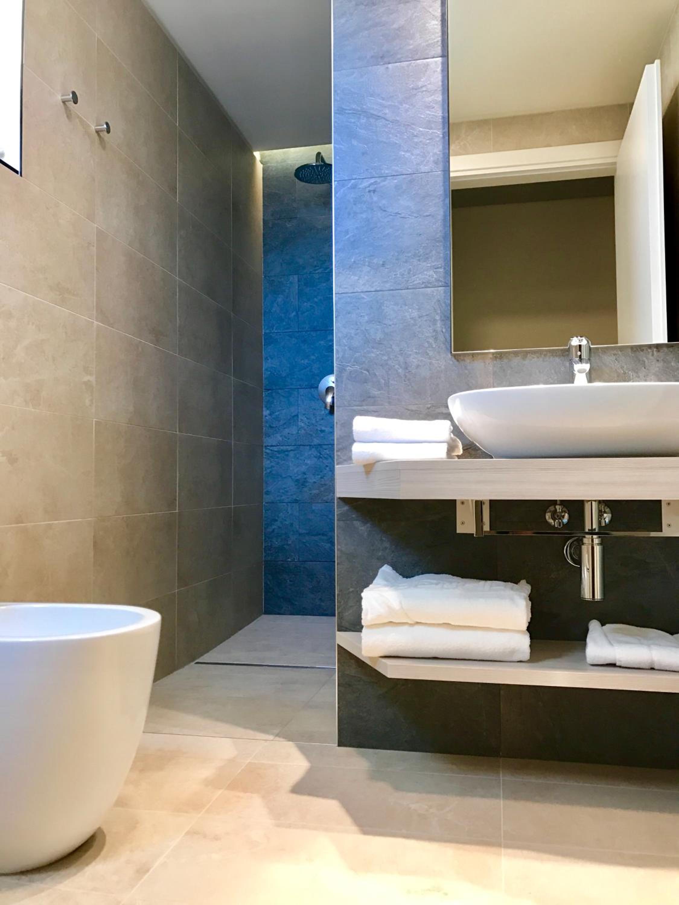 Deluxe Double or Twin Room with Sea View - Photo 7