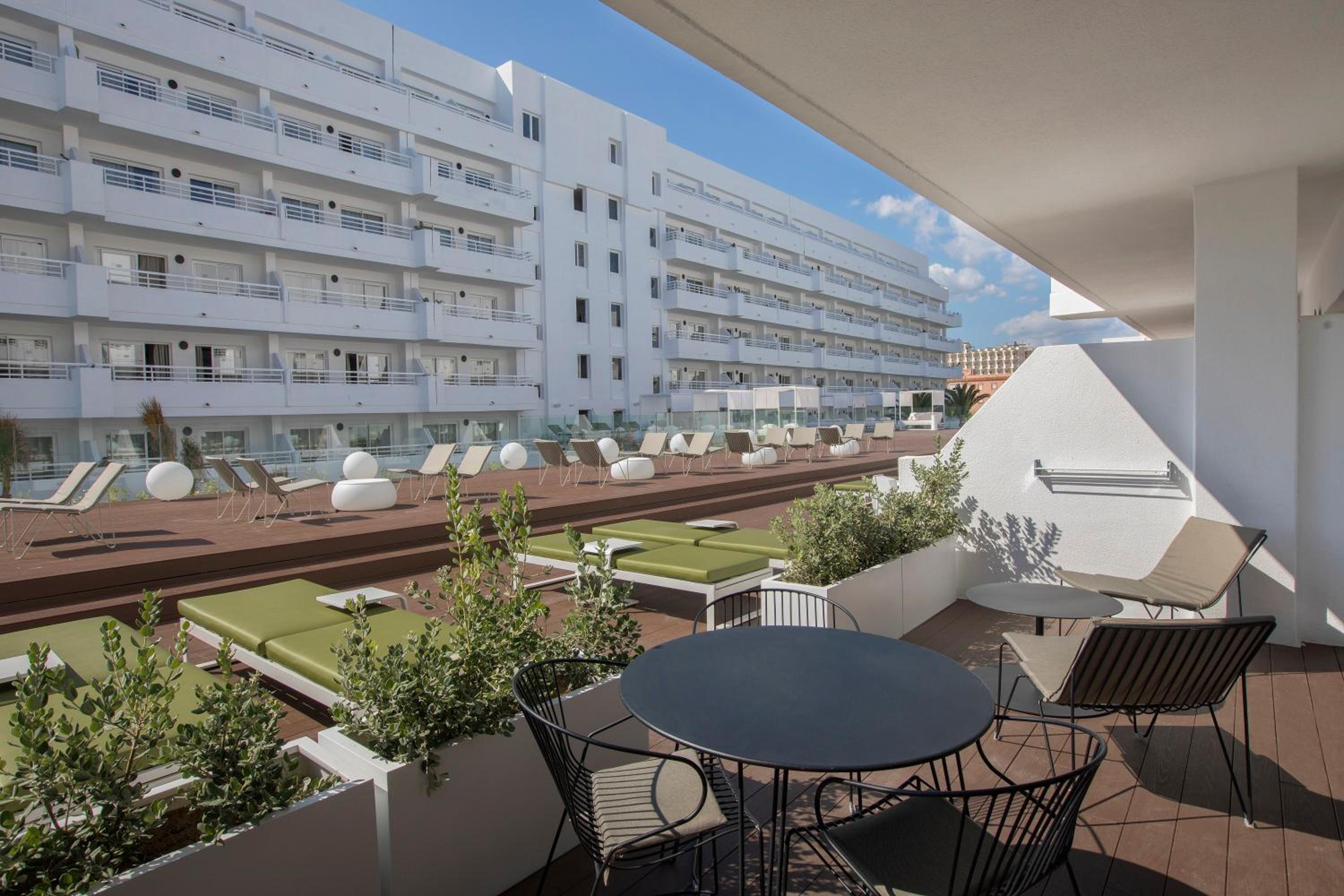 Premium Apartment - Photo 3