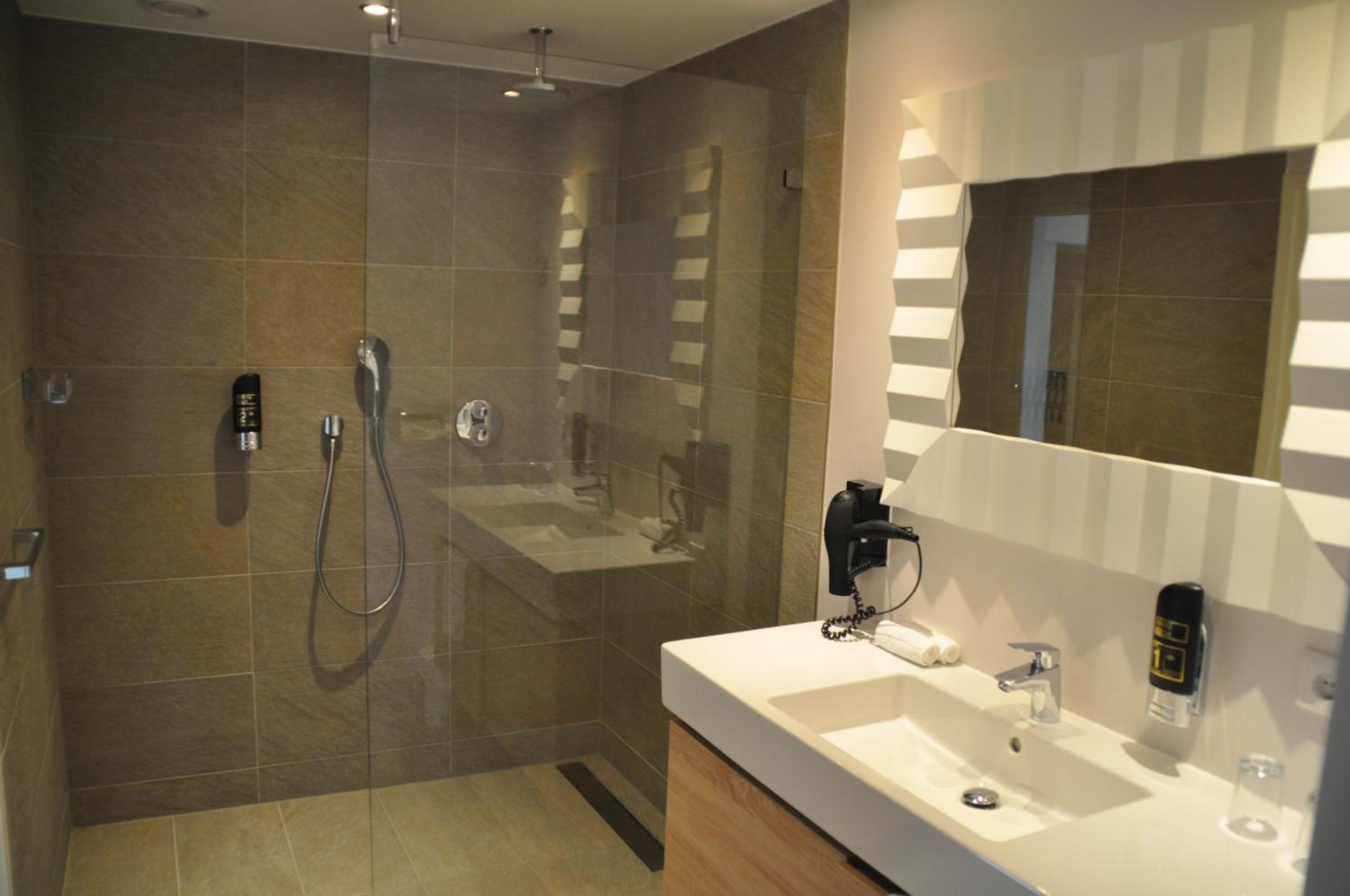Standard Double  Room - Photo 4