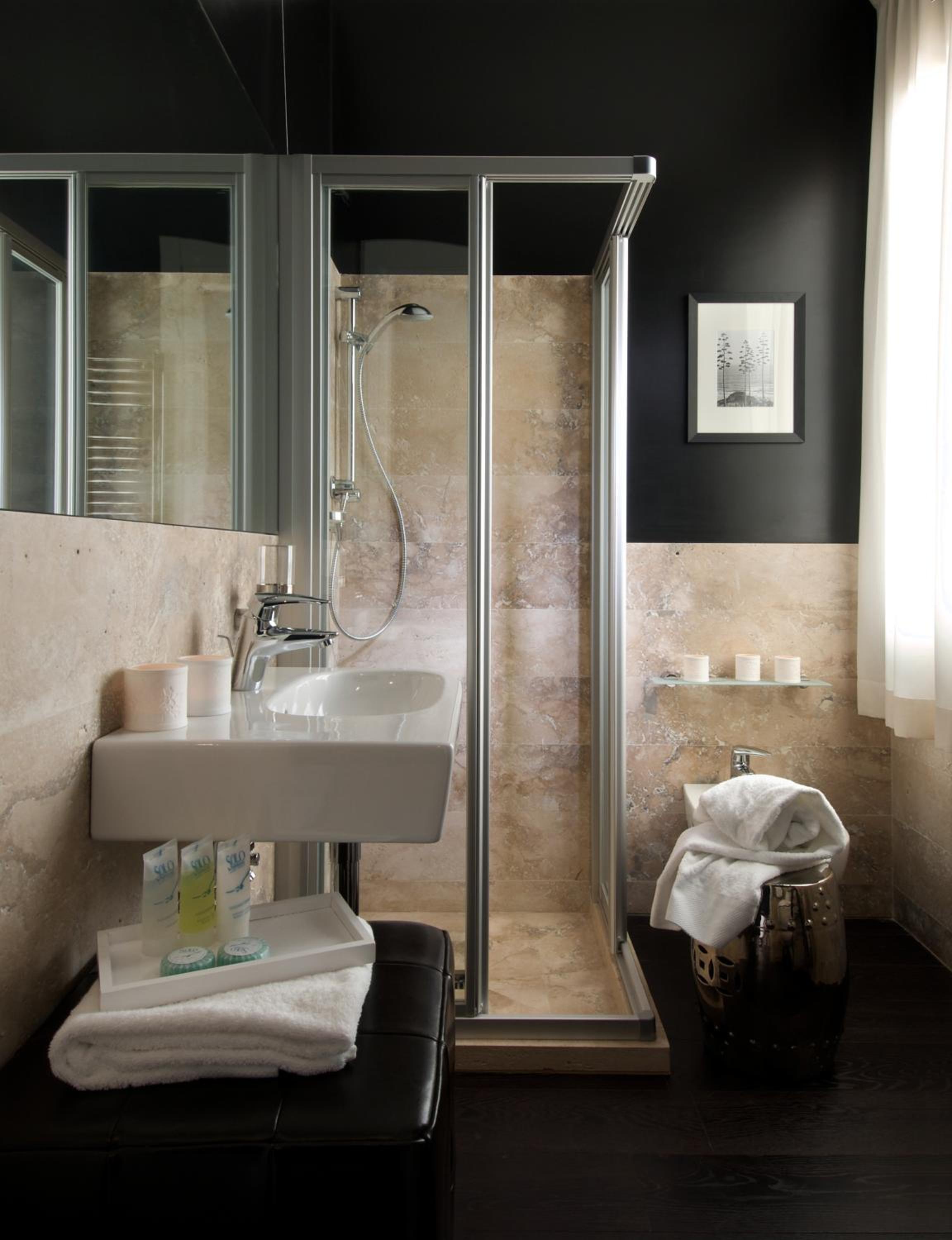 Deluxe Double Room with Balcony with Spa Access photo 2