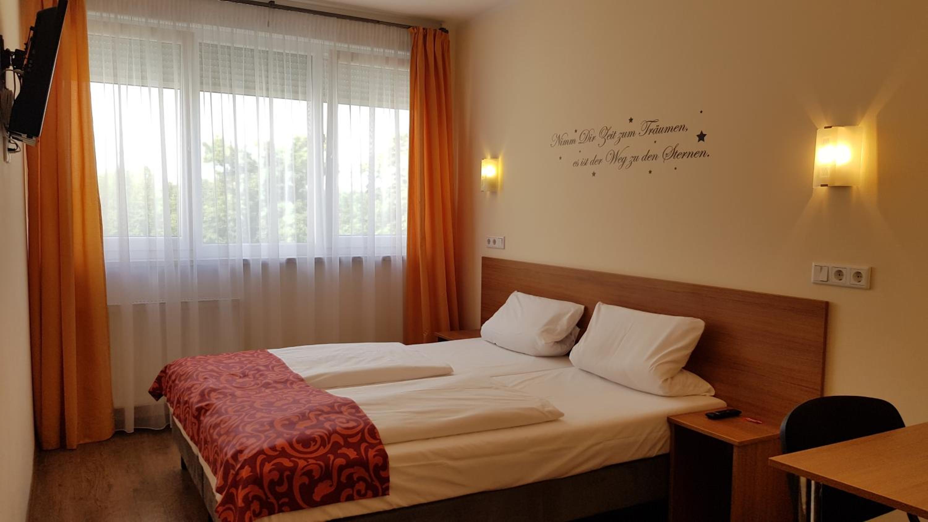 Premium Double or Twin Room - Photo 6