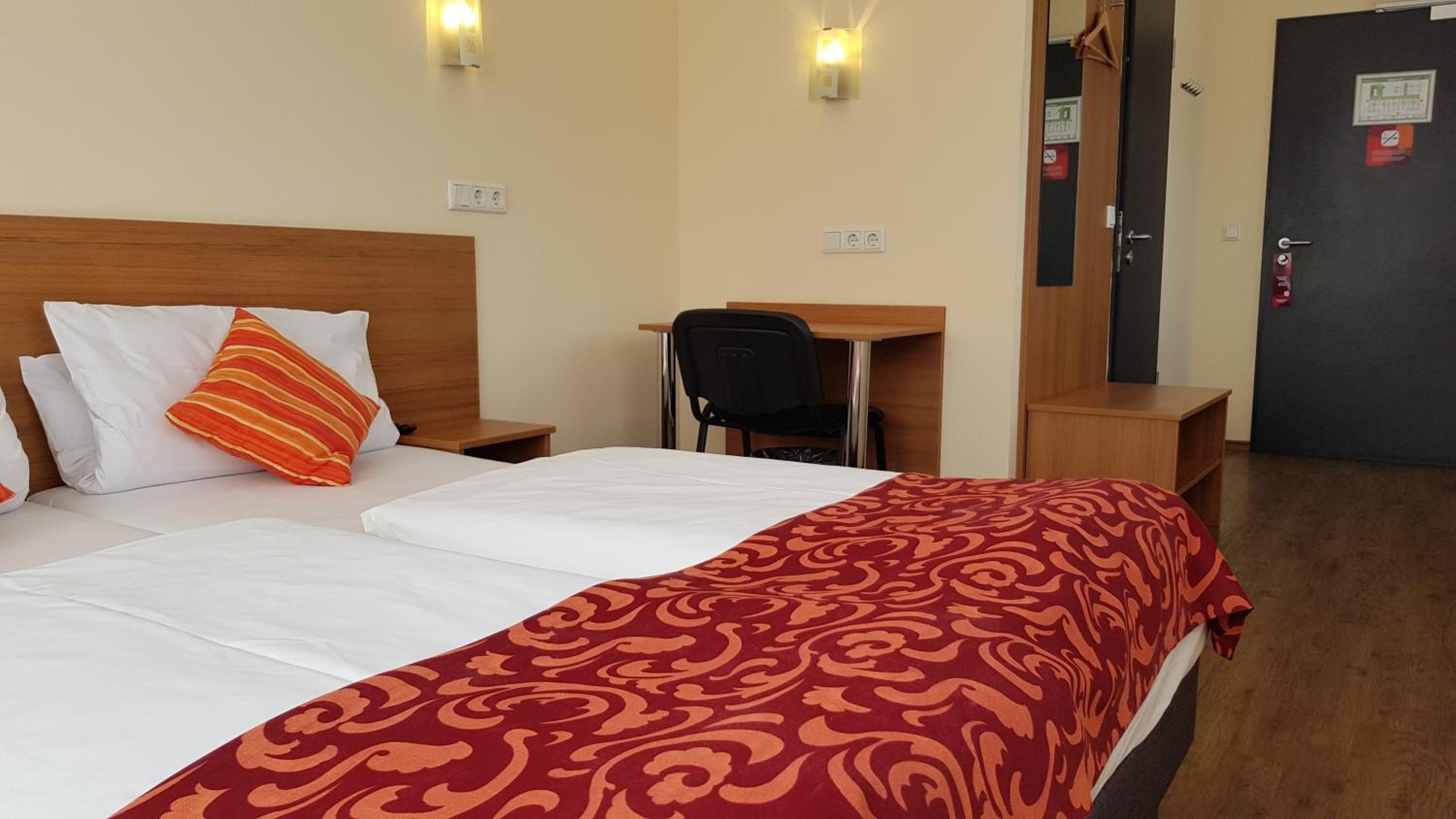 Premium Double or Twin Room - Photo 4