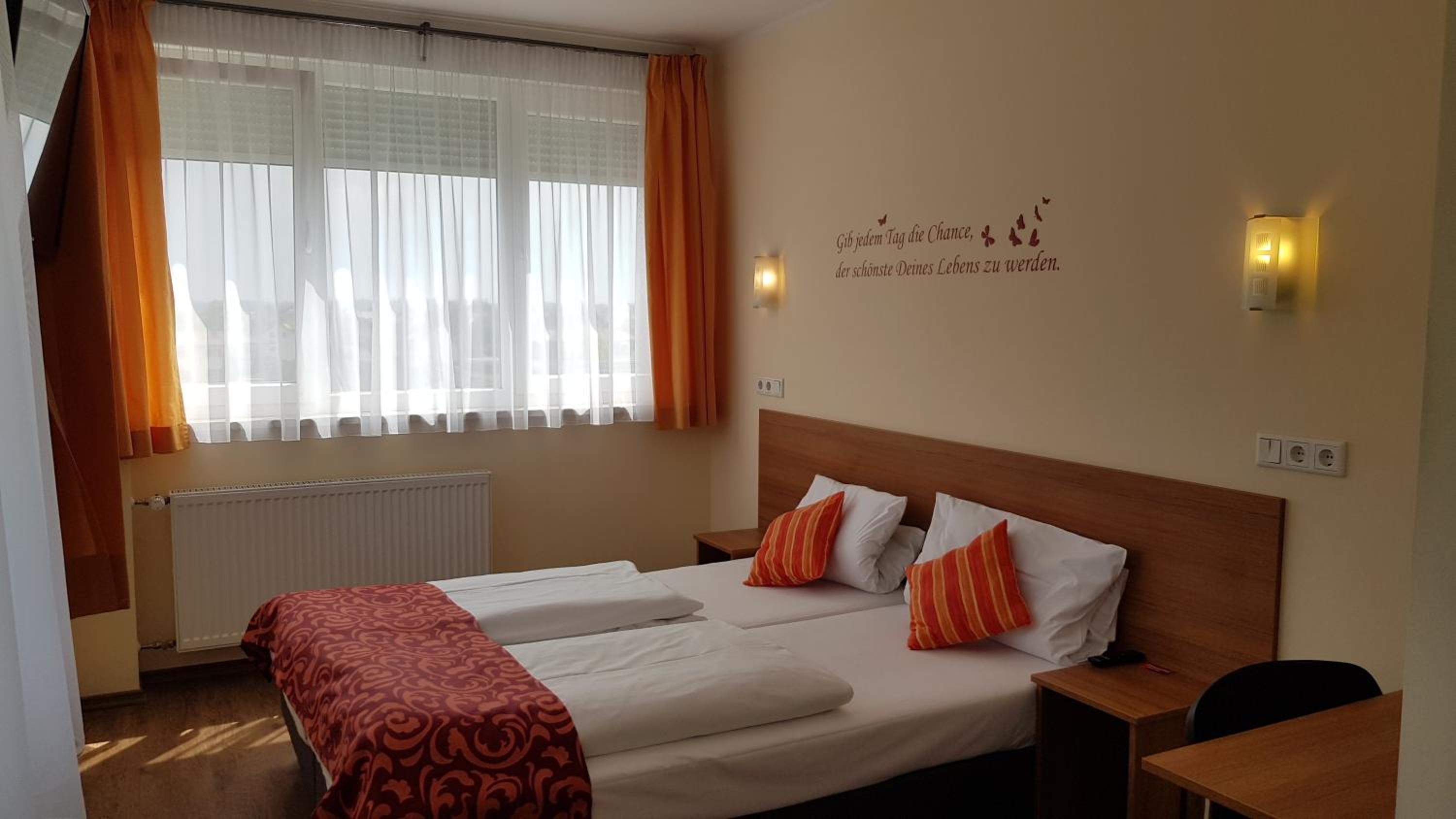 Premium Double or Twin Room - Photo 5