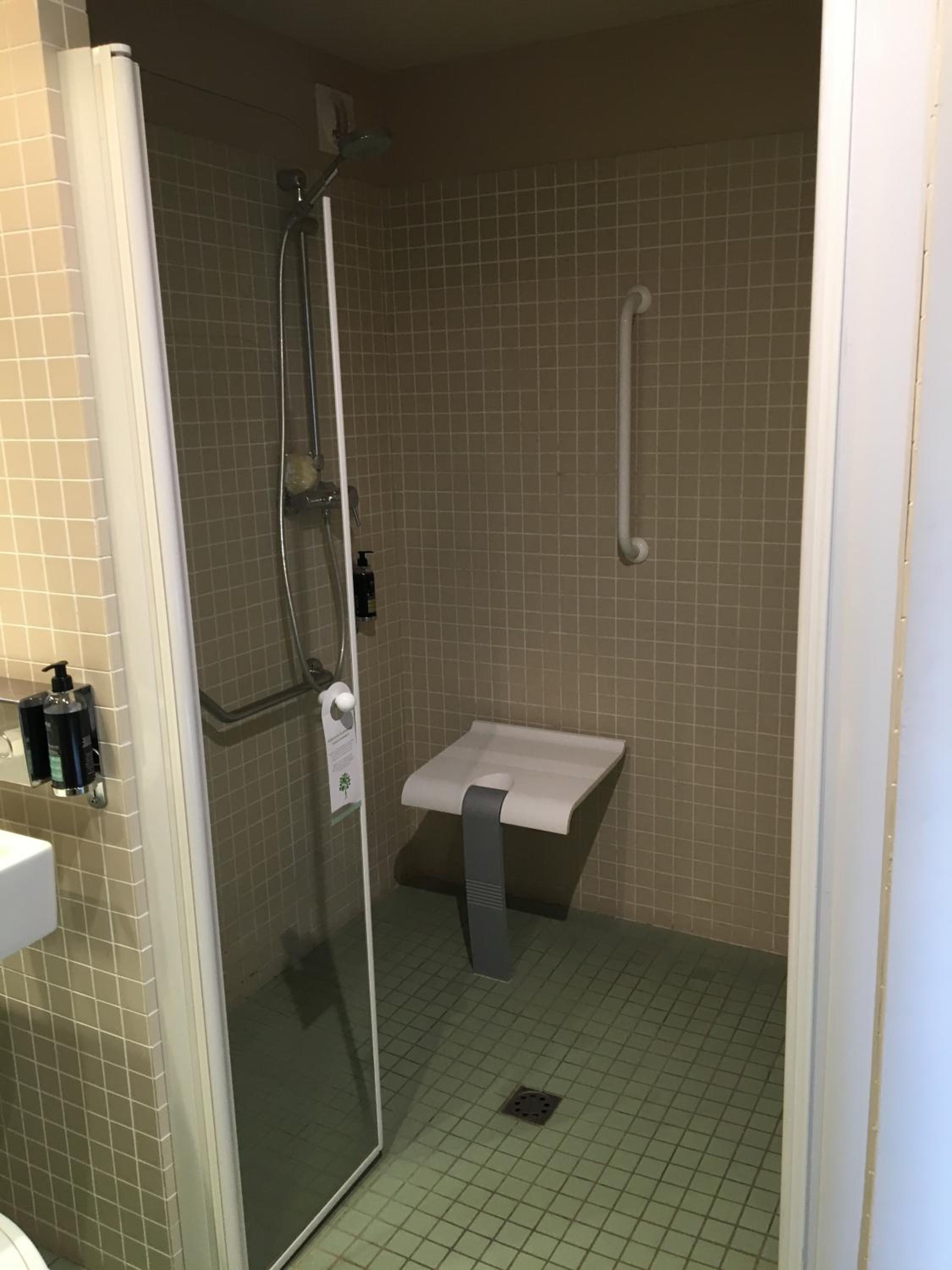 Standard Double Room - Photo 6