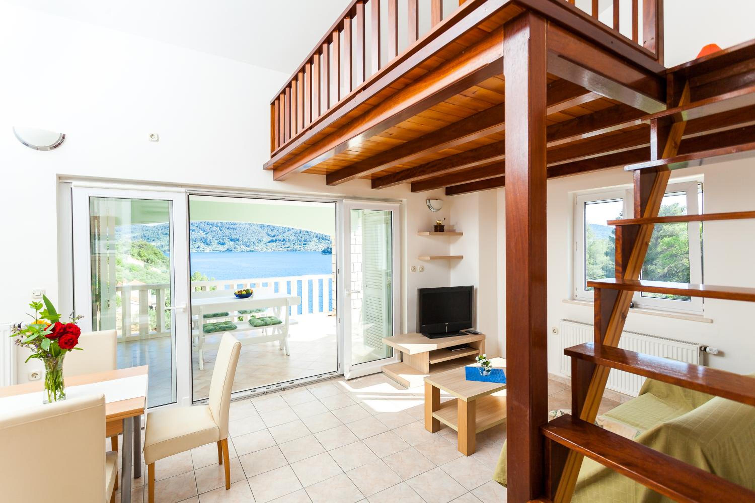 Studio Apartment with Pool View