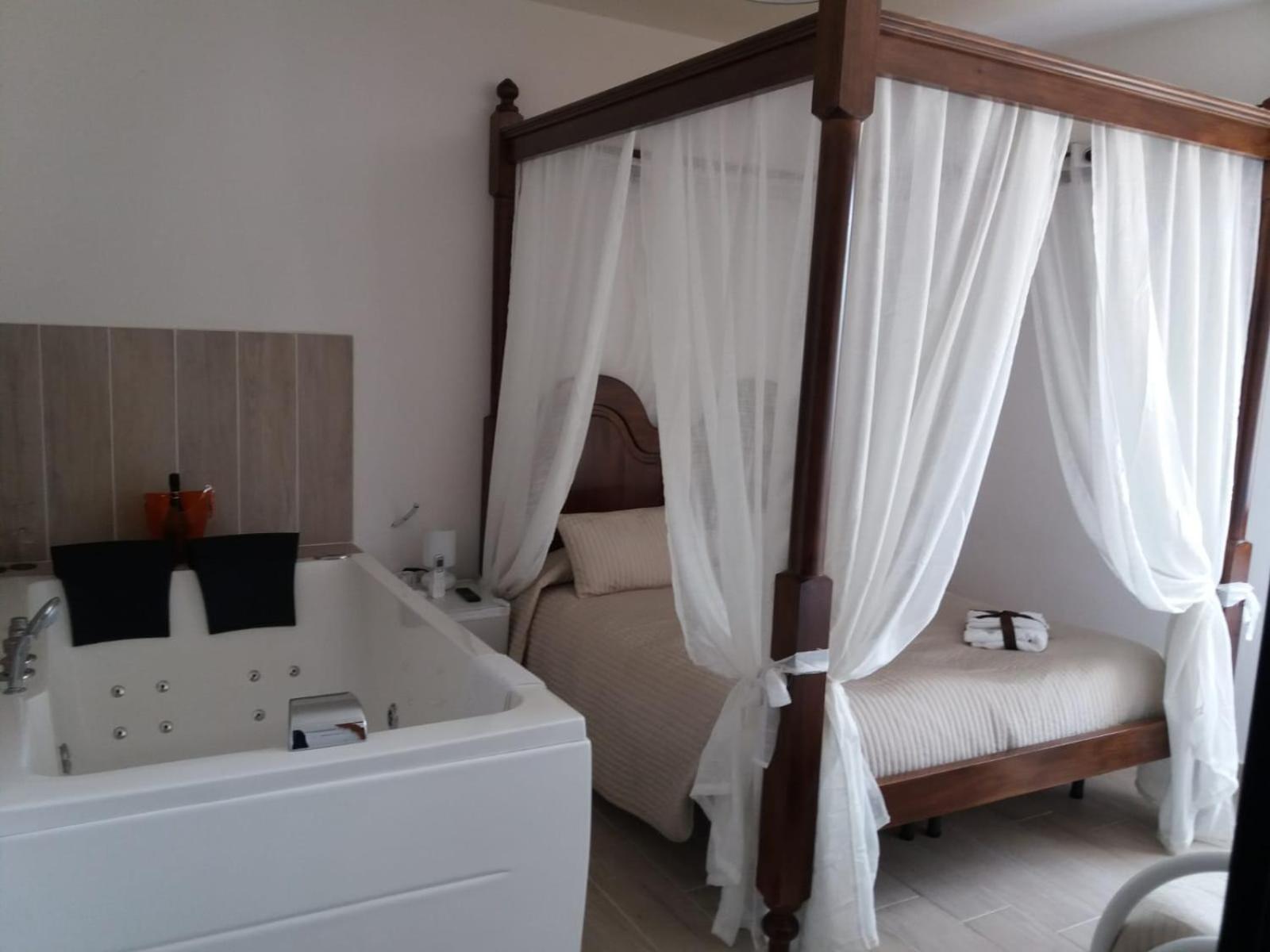 King Room with Spa Bath photo 1