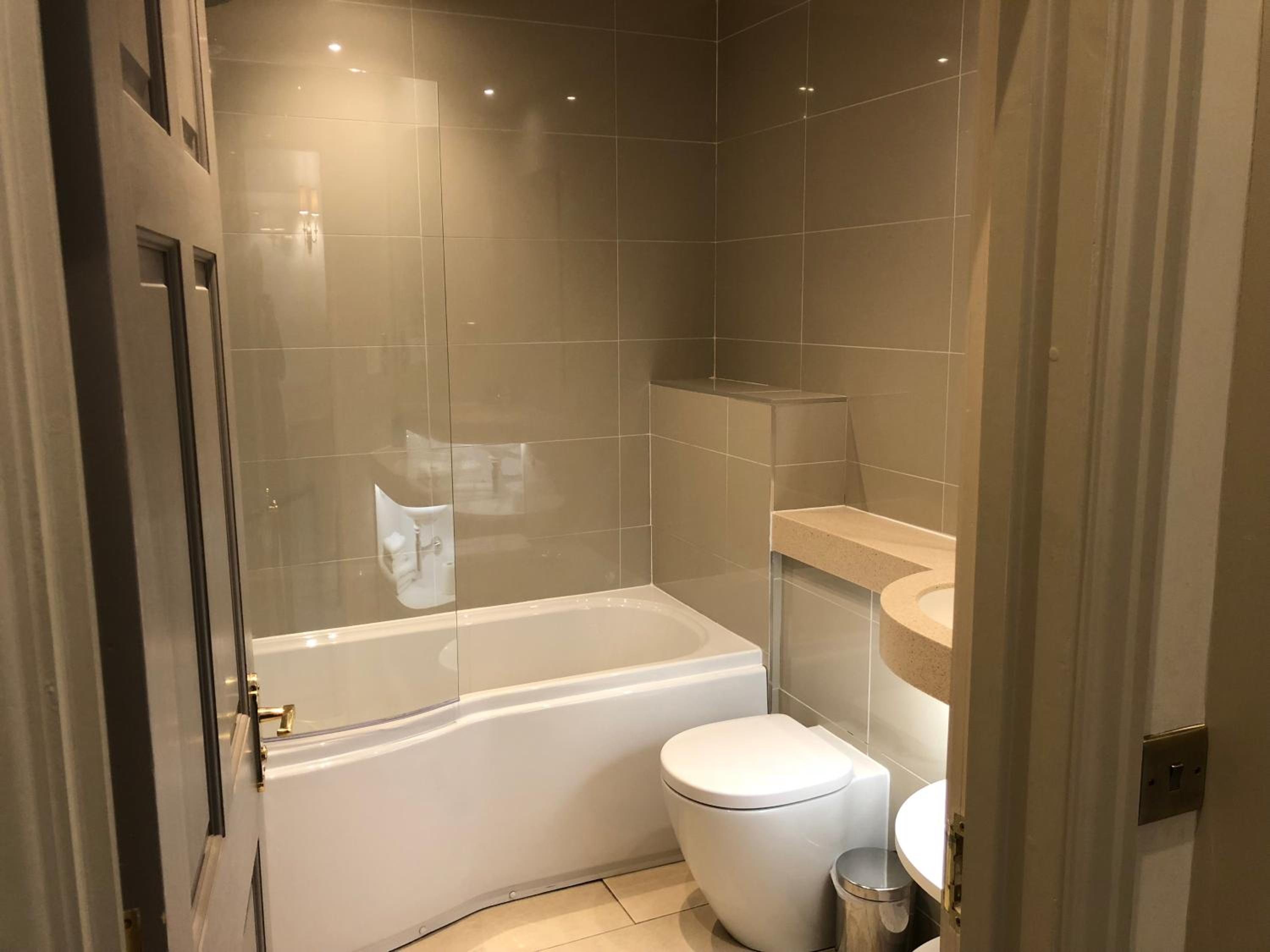 Suite - Photo 3
