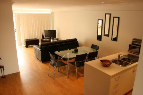 3 Bedroom Apartment - Overnight photo 1