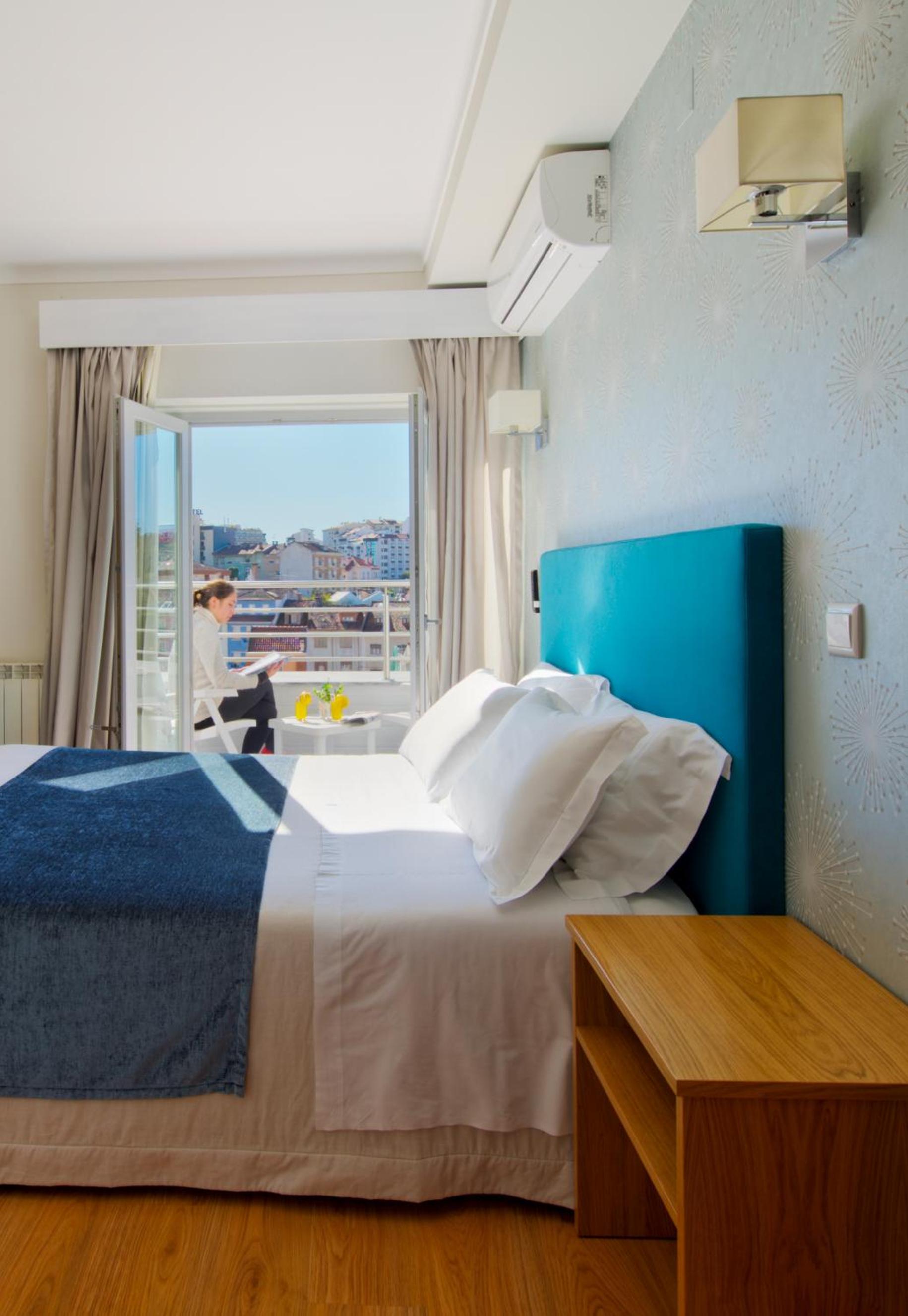 Double Room with Balcony - Photo 2