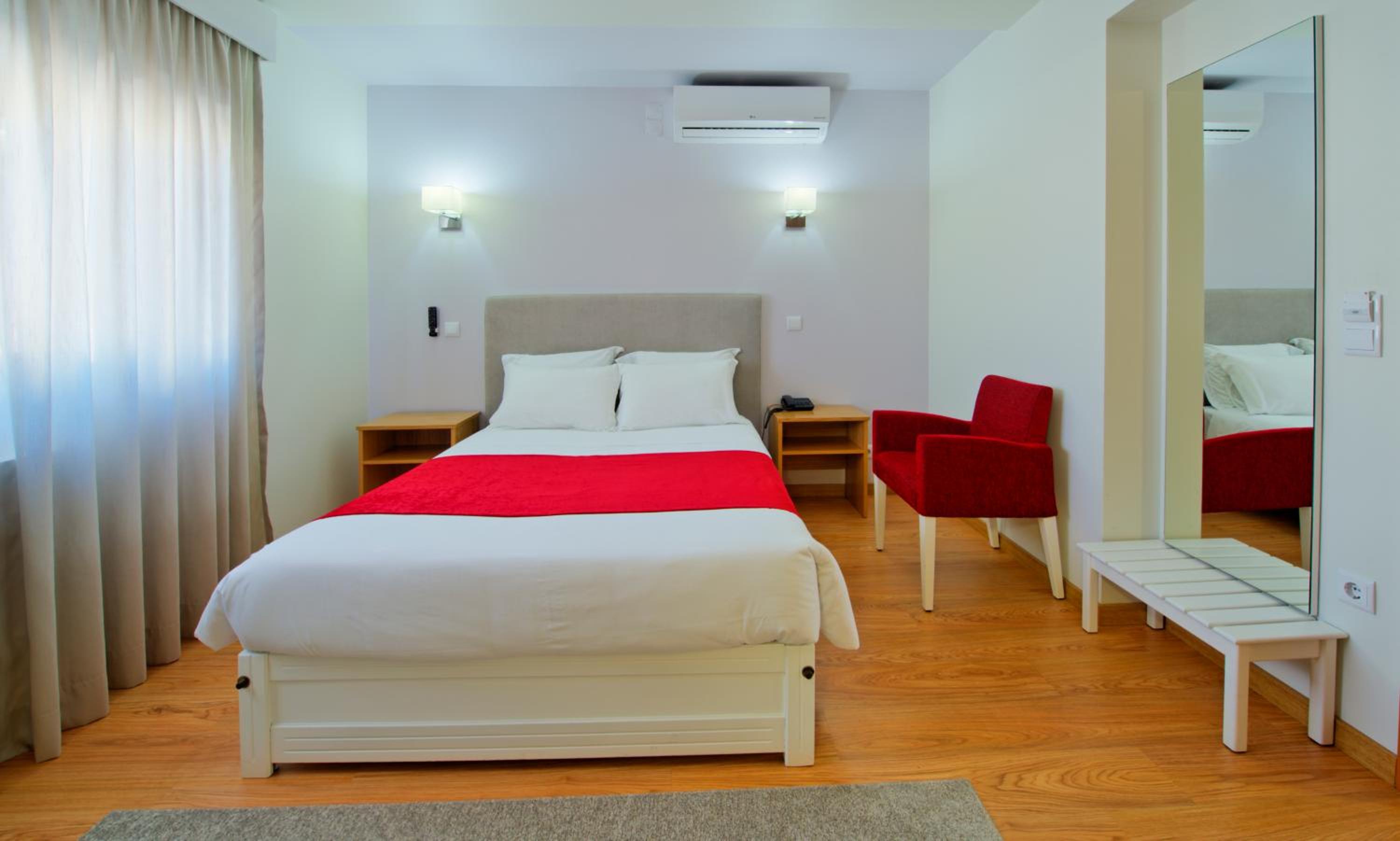 Double or Twin Room - Photo 5