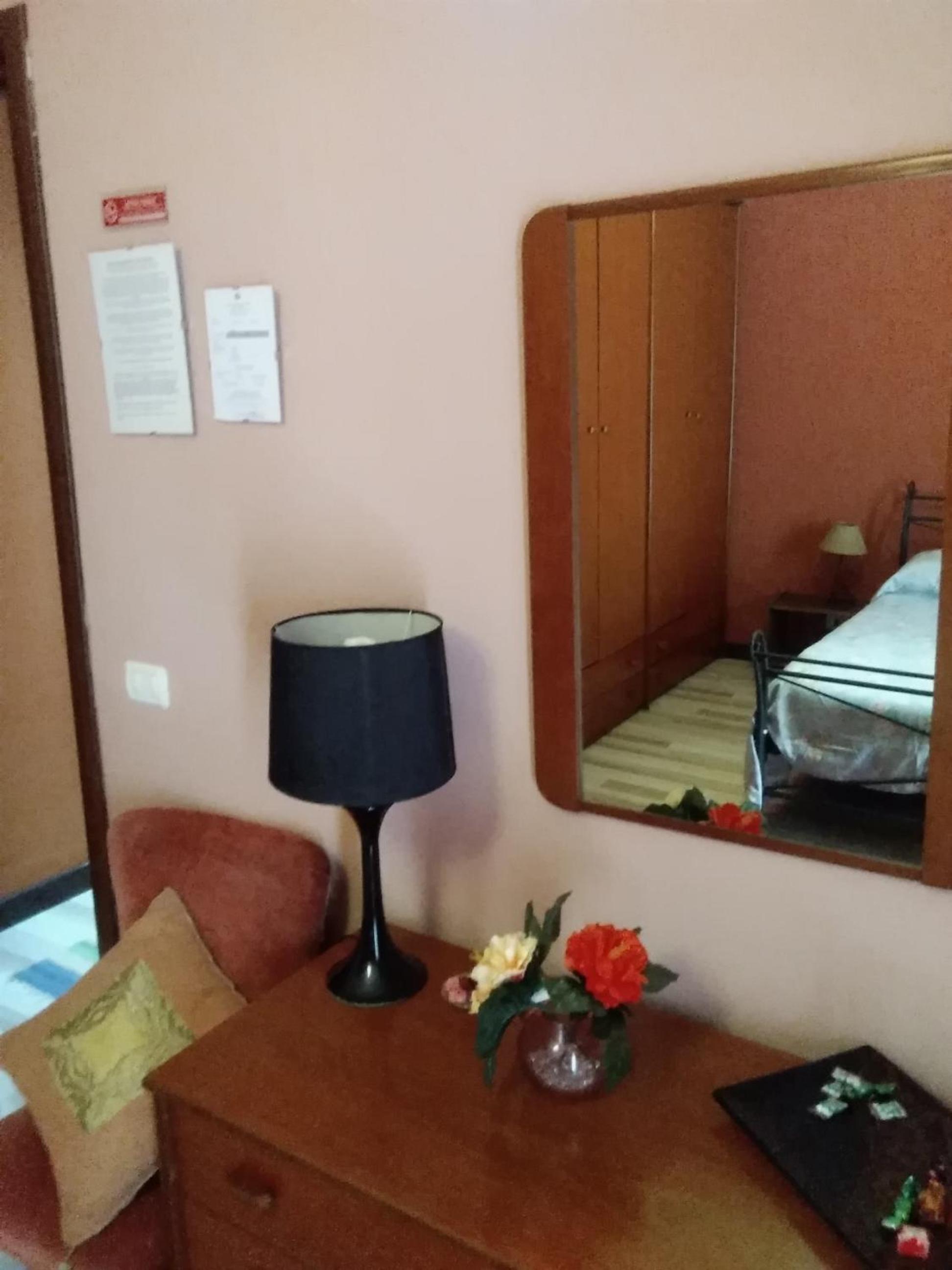 Large Double Room - Photo 4