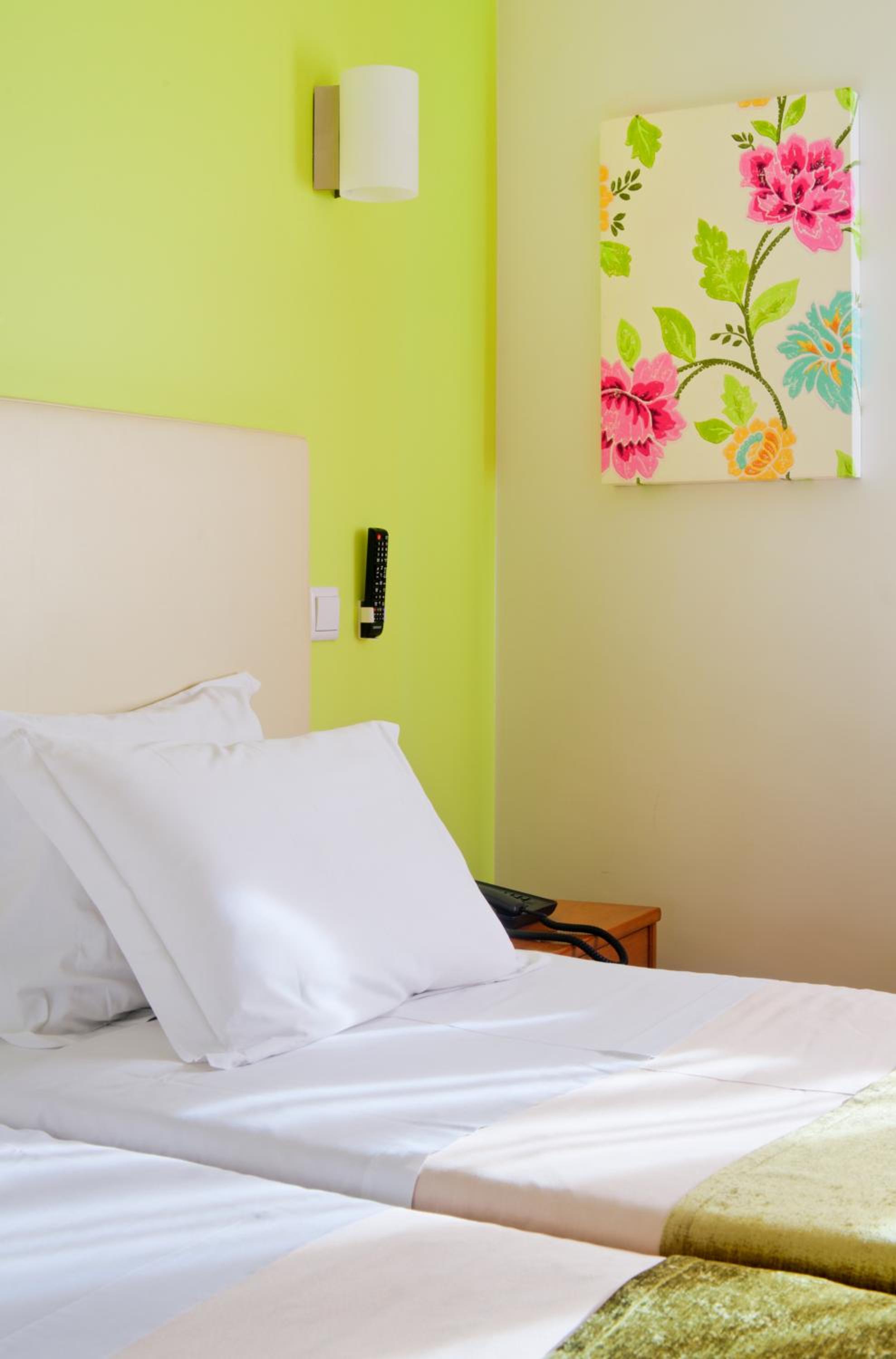 Double or Twin Room - Photo 2