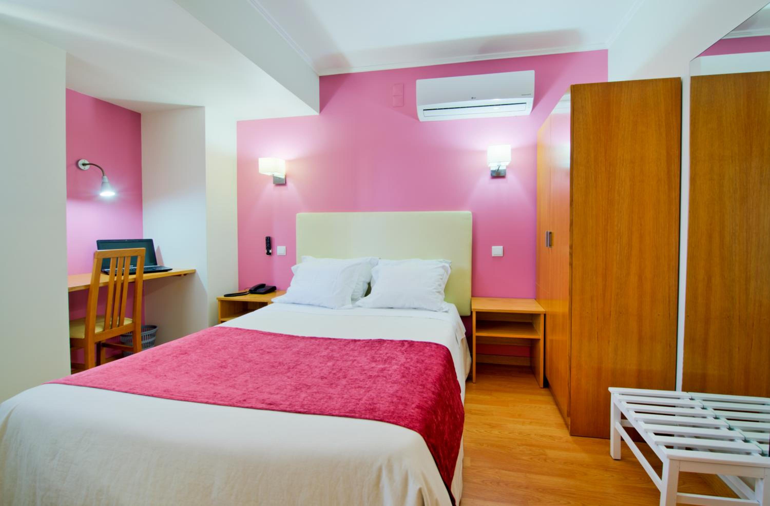 Double or Twin Room - Photo 9