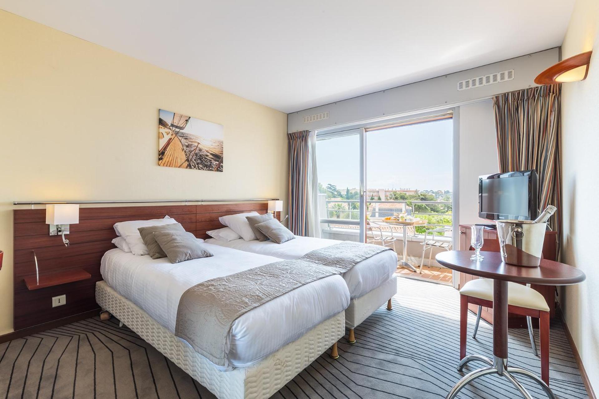 Comfort Double or Twin Room with Swimming pool Access with Balcony or Terrace - Photo 4