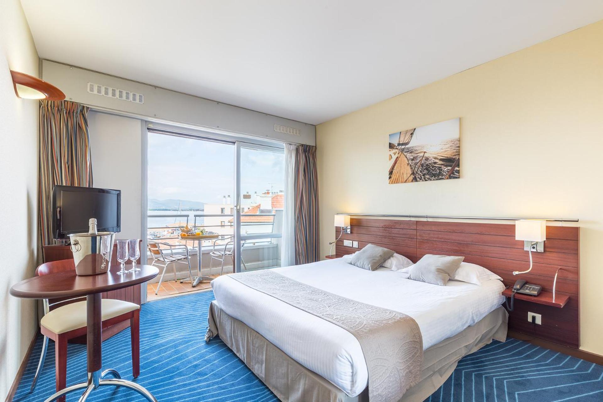 Comfort Double or Twin Room with Swimming pool Access with Balcony or Terrace - Photo 1