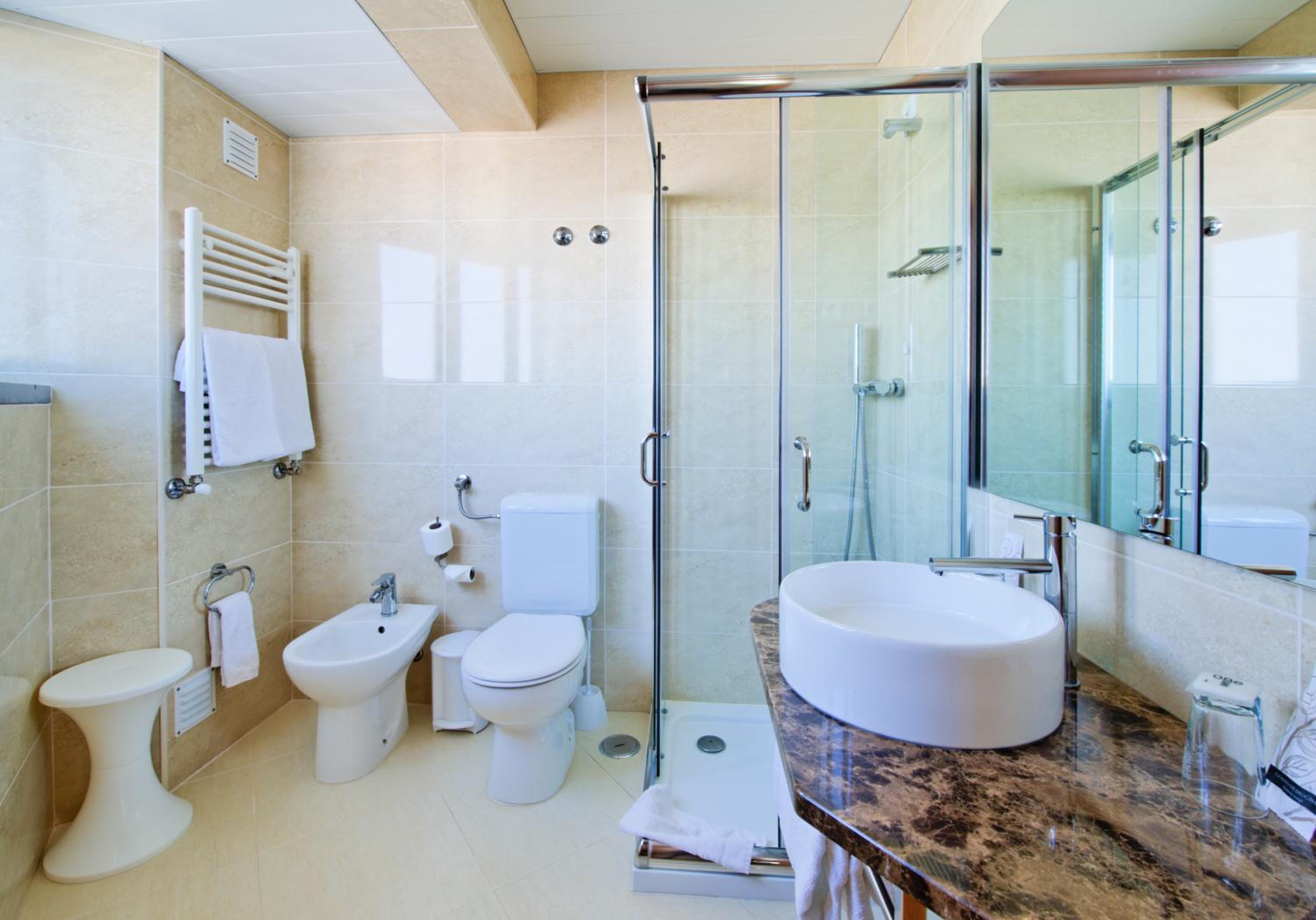 Double or Twin Room - Photo 8