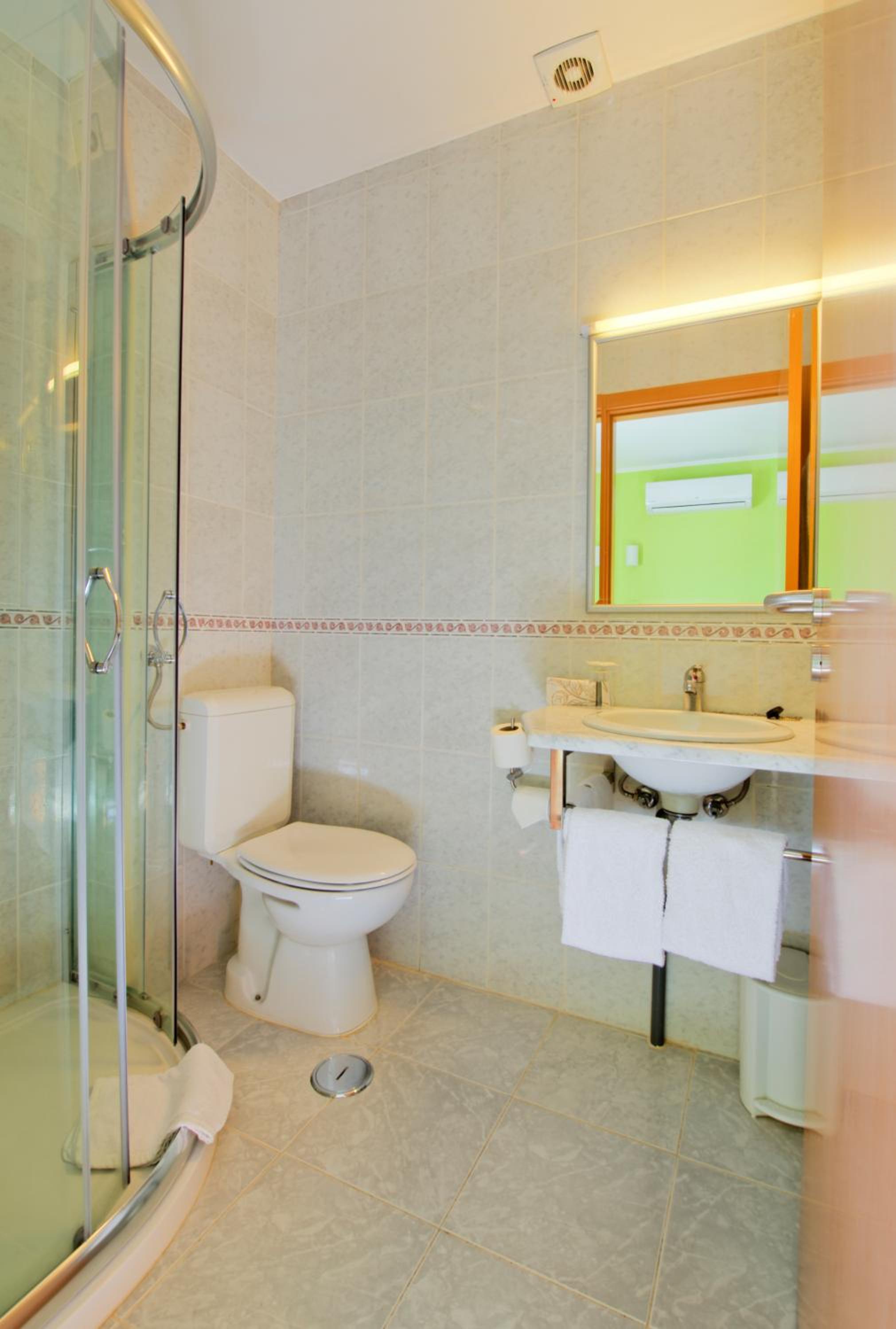 Double or Twin Room - Photo 3