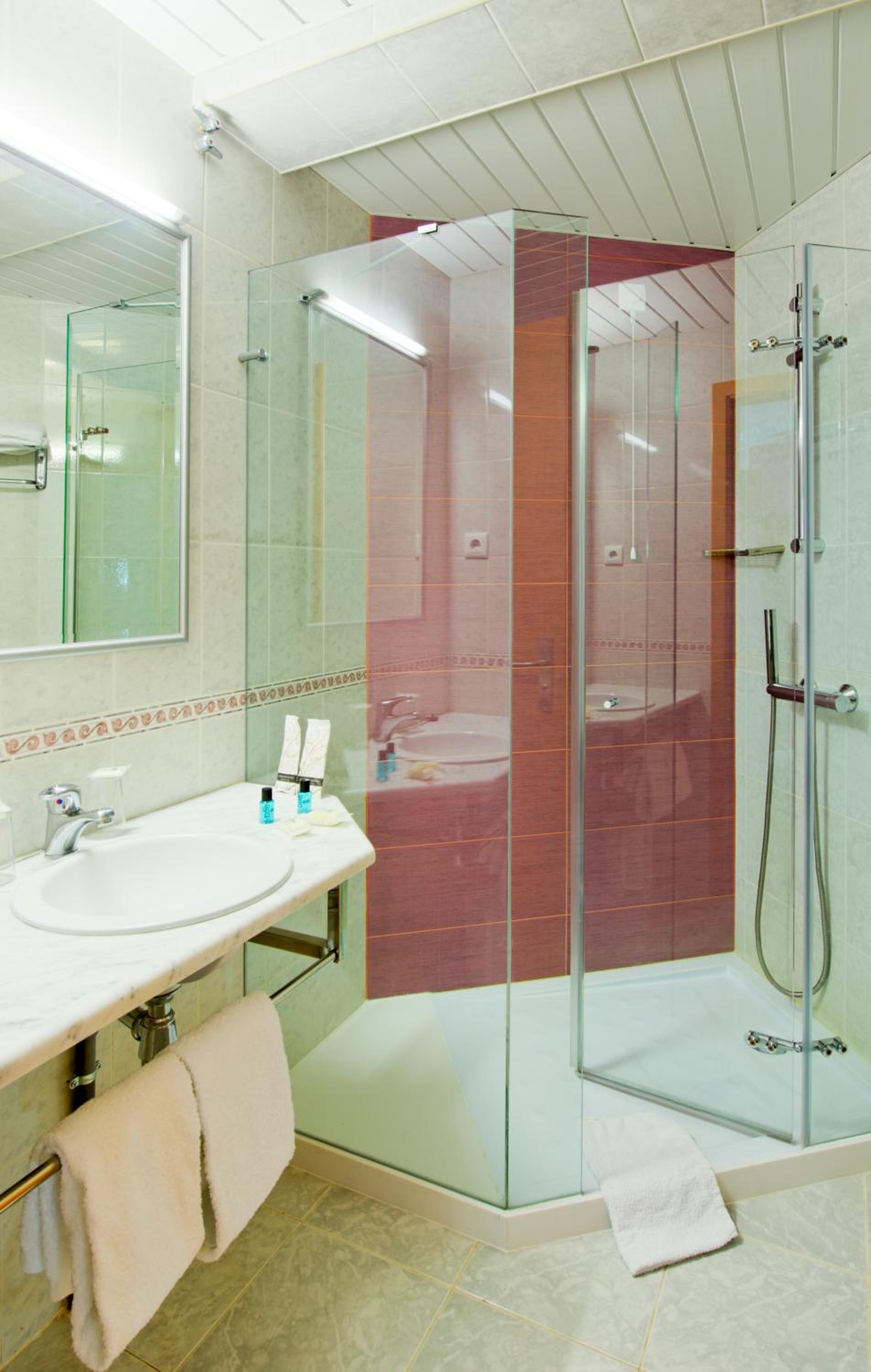 Double or Twin Room - Photo 10