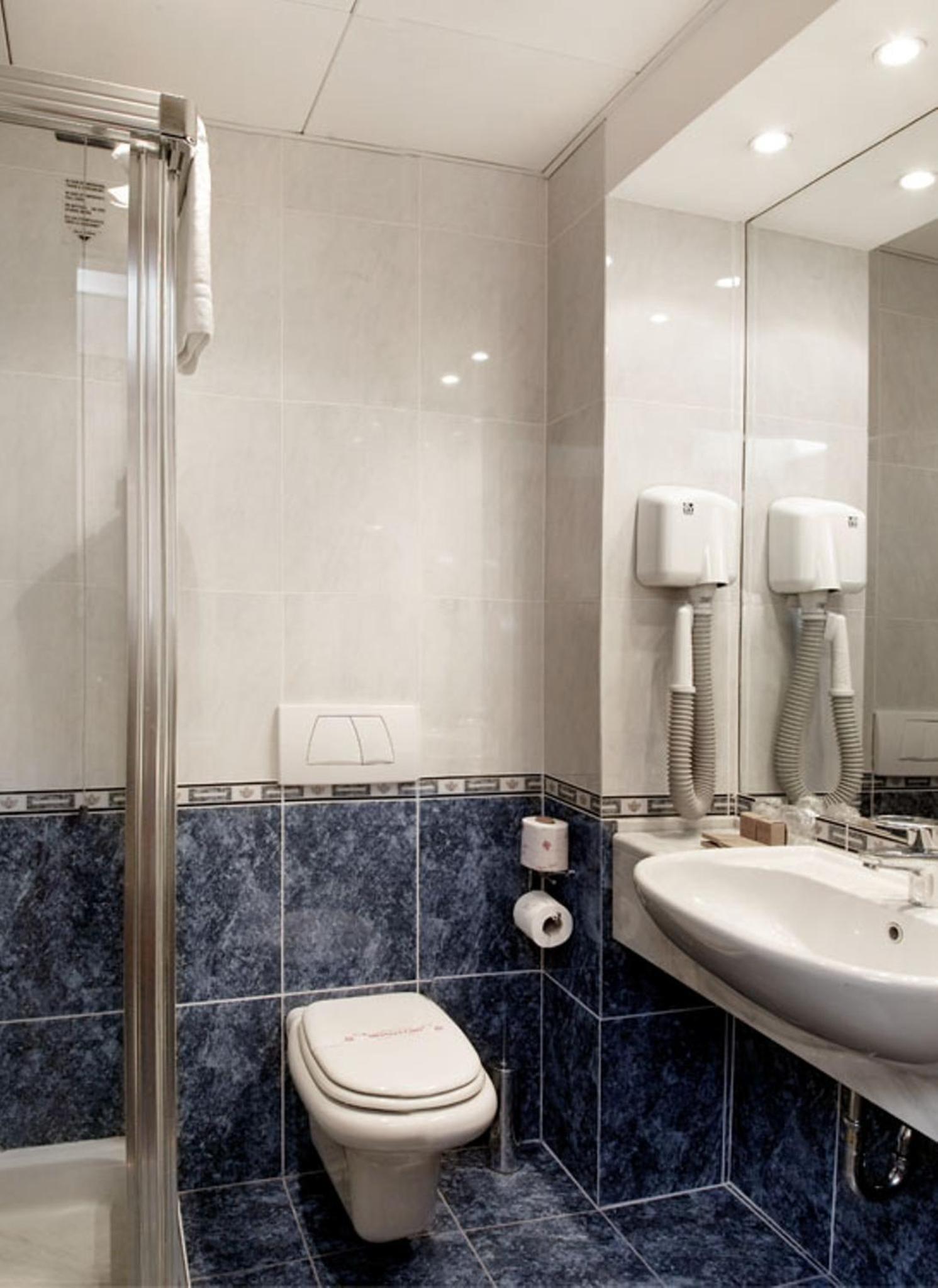 Double or Twin Room - Photo 13