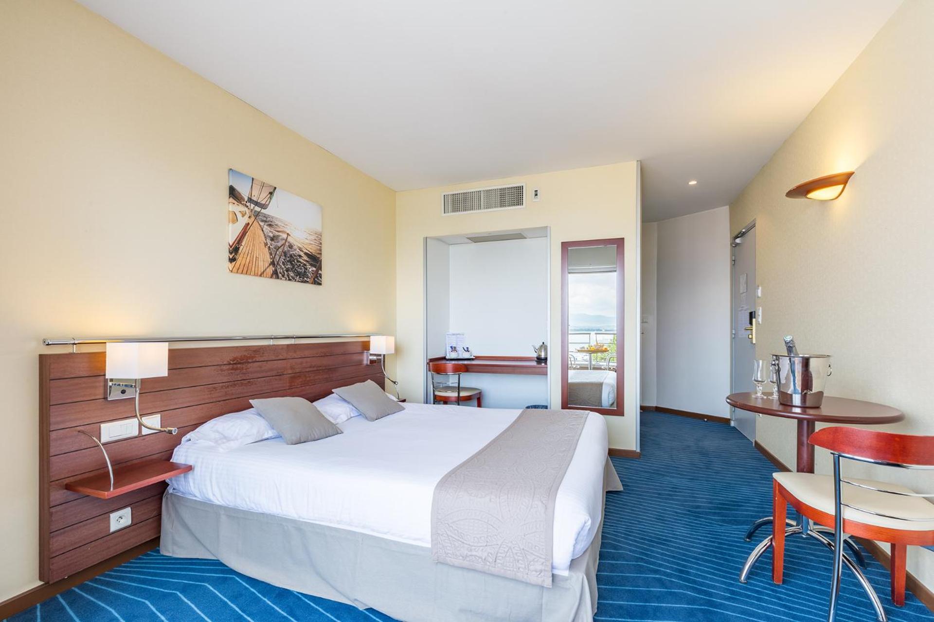 Comfort Double or Twin Room with Swimming pool Access with Balcony or Terrace - Photo 5