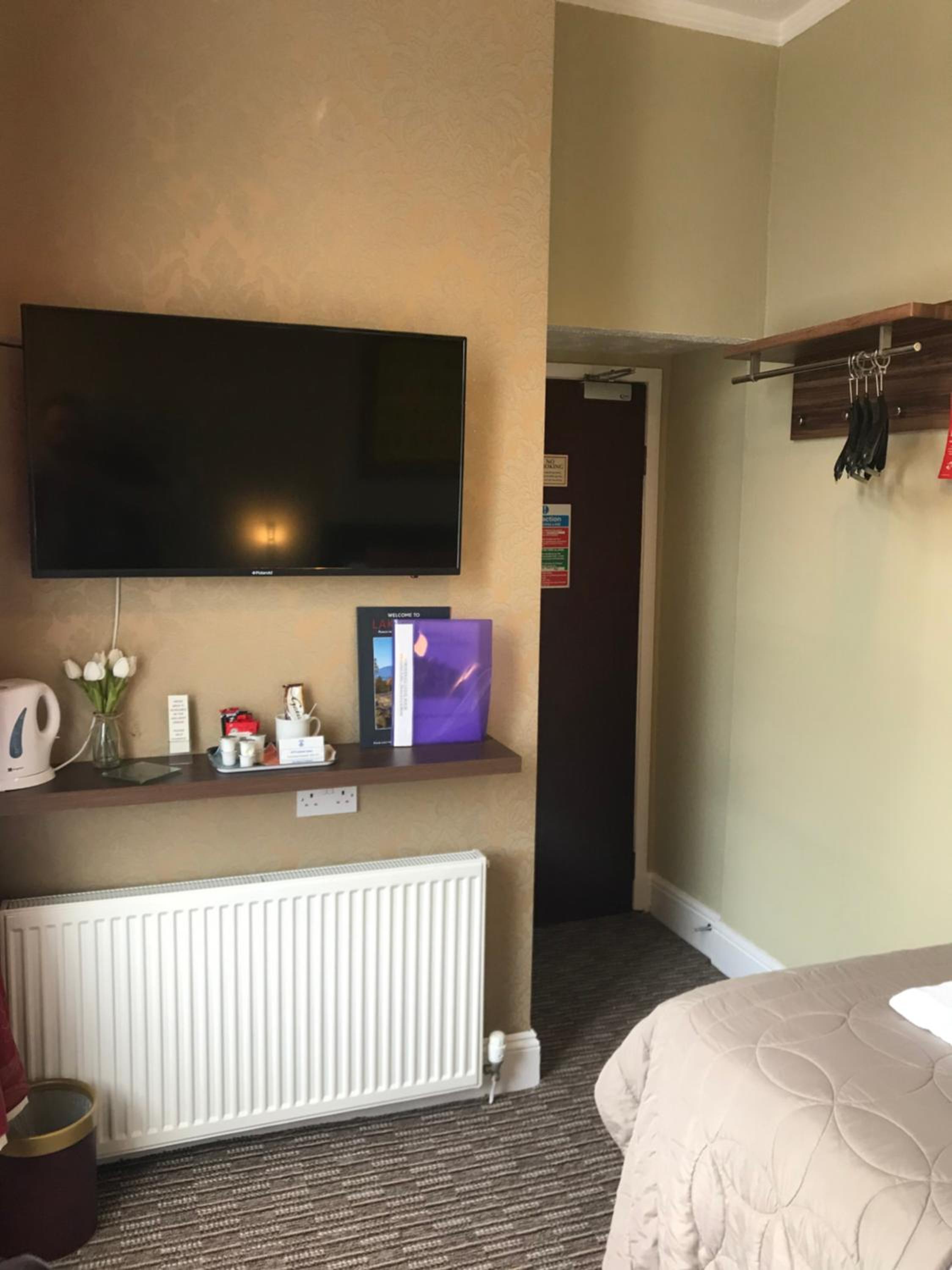 Single Room with Shared Bathroom