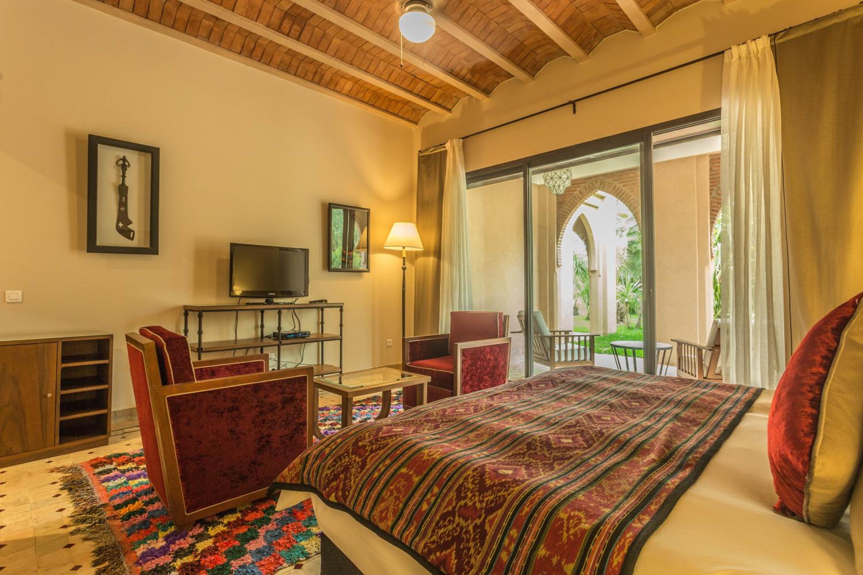 Deluxe Queen Suite