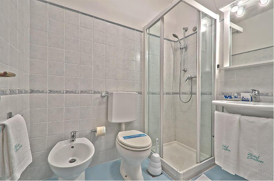 Double or Twin Room - Photo 4