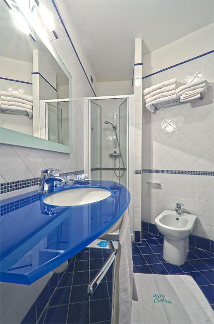 Quadruple Room - Photo 9