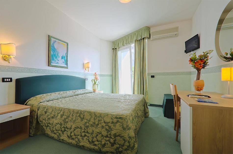 Double or Twin Room - Photo 5