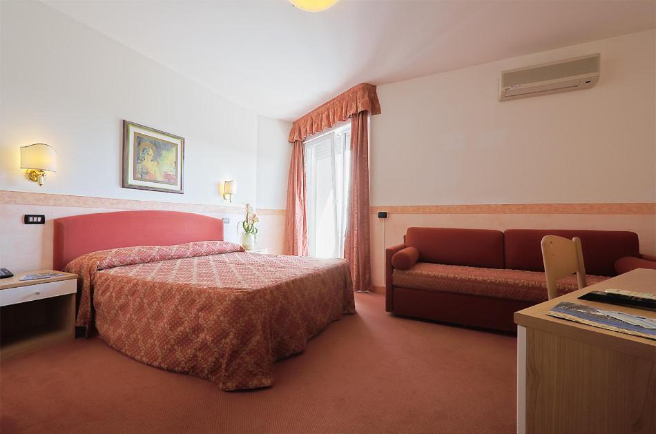 Quadruple Room - Photo 5
