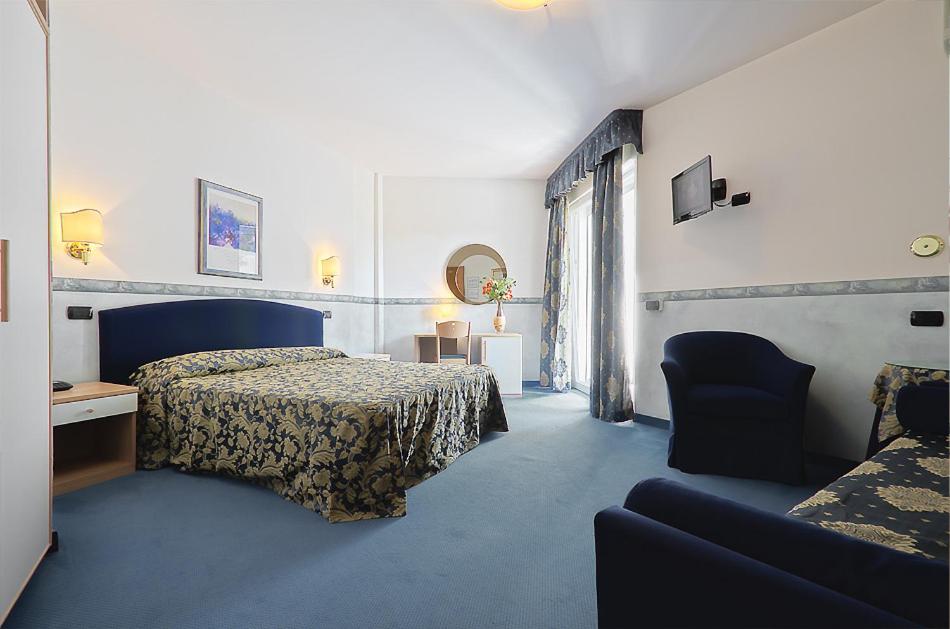 Quadruple Room - Photo 2