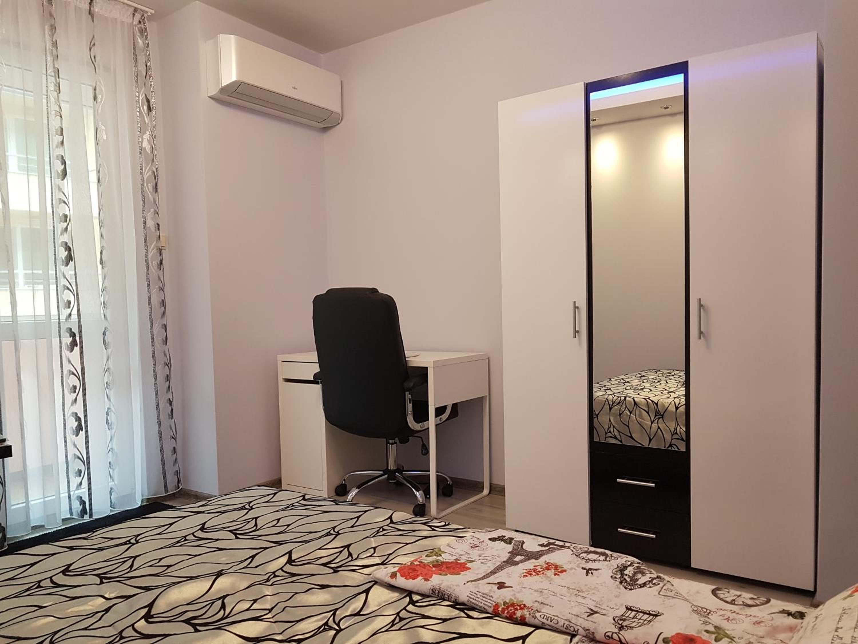 One-Bedroom Apartment - Photo 3