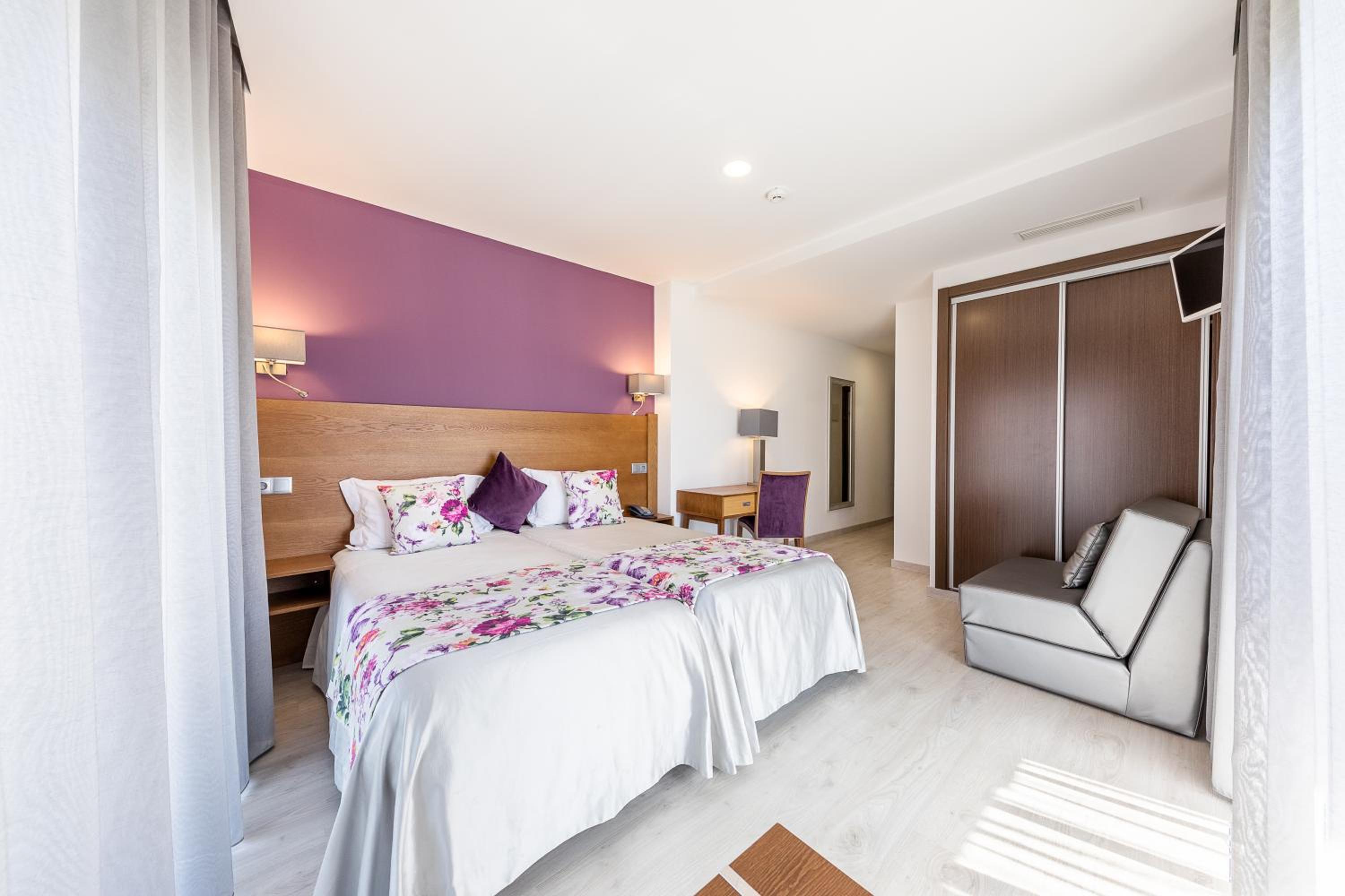 Double Room with Private Bathroom - Photo 7