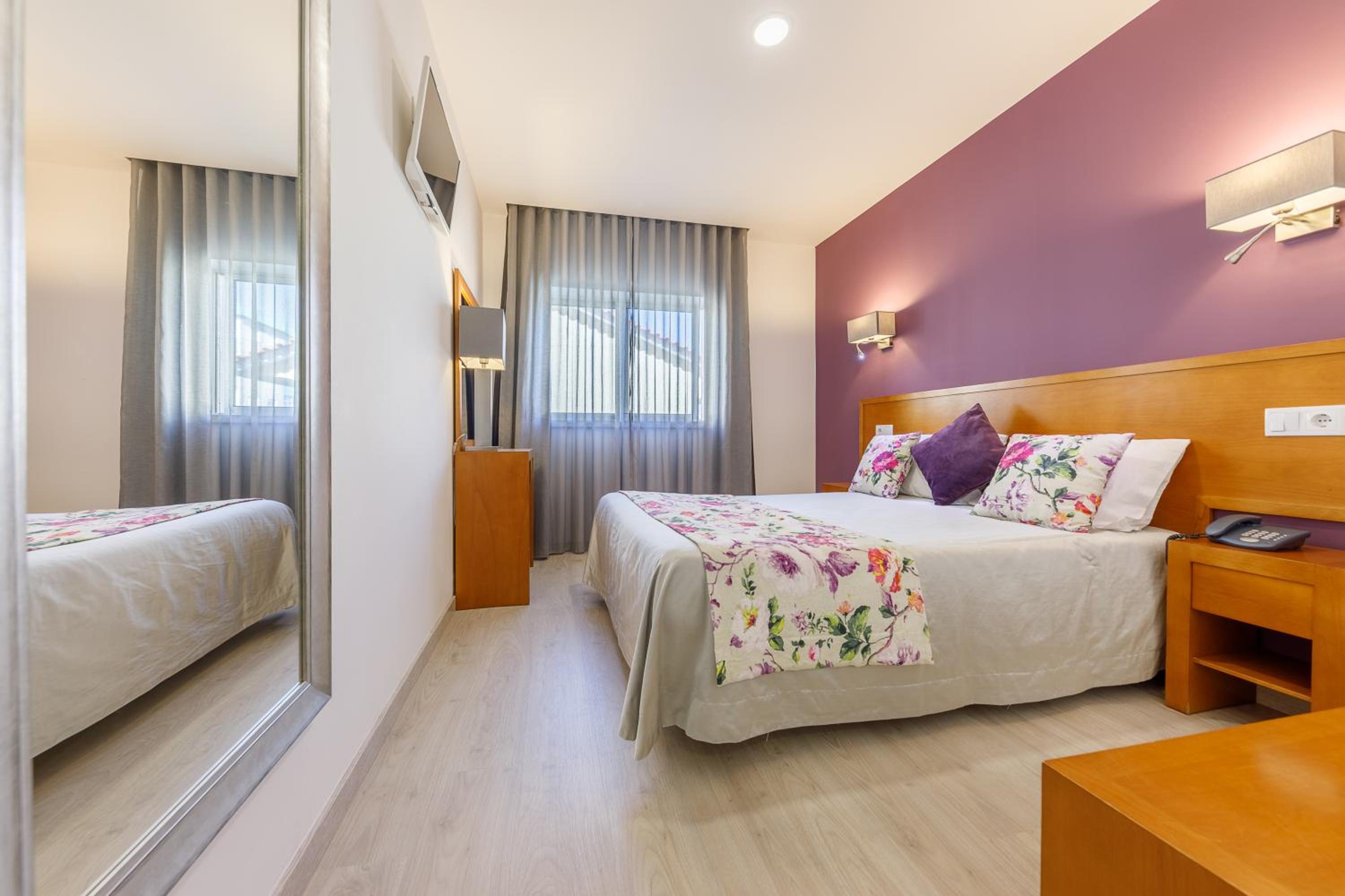 Double Room with Private Bathroom - Photo 3