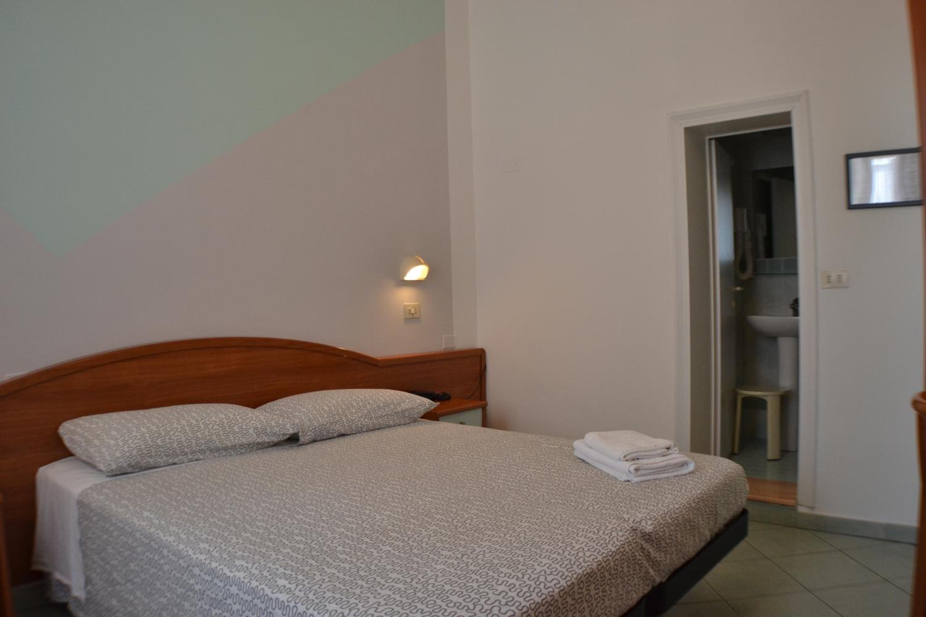 Double or Twin Room with Bathroom - Photo 19