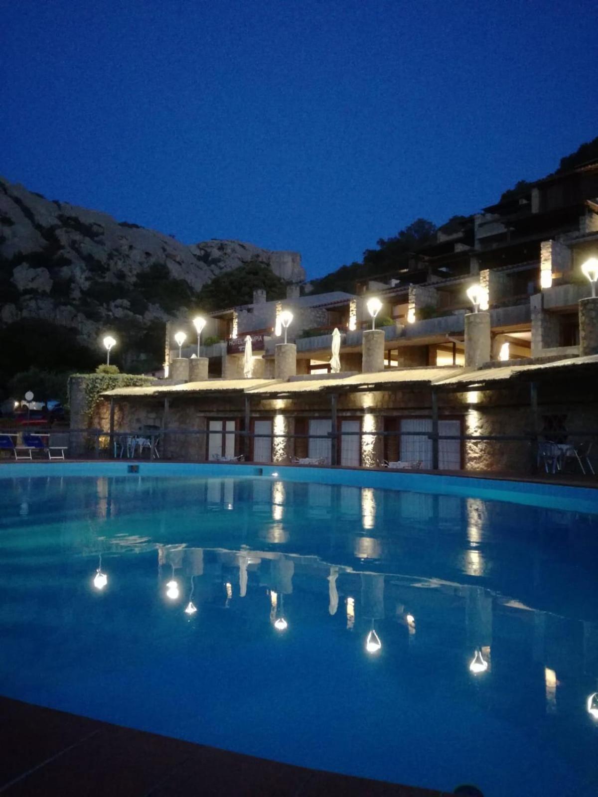 Double or Twin Room with Pool View - Photo 15